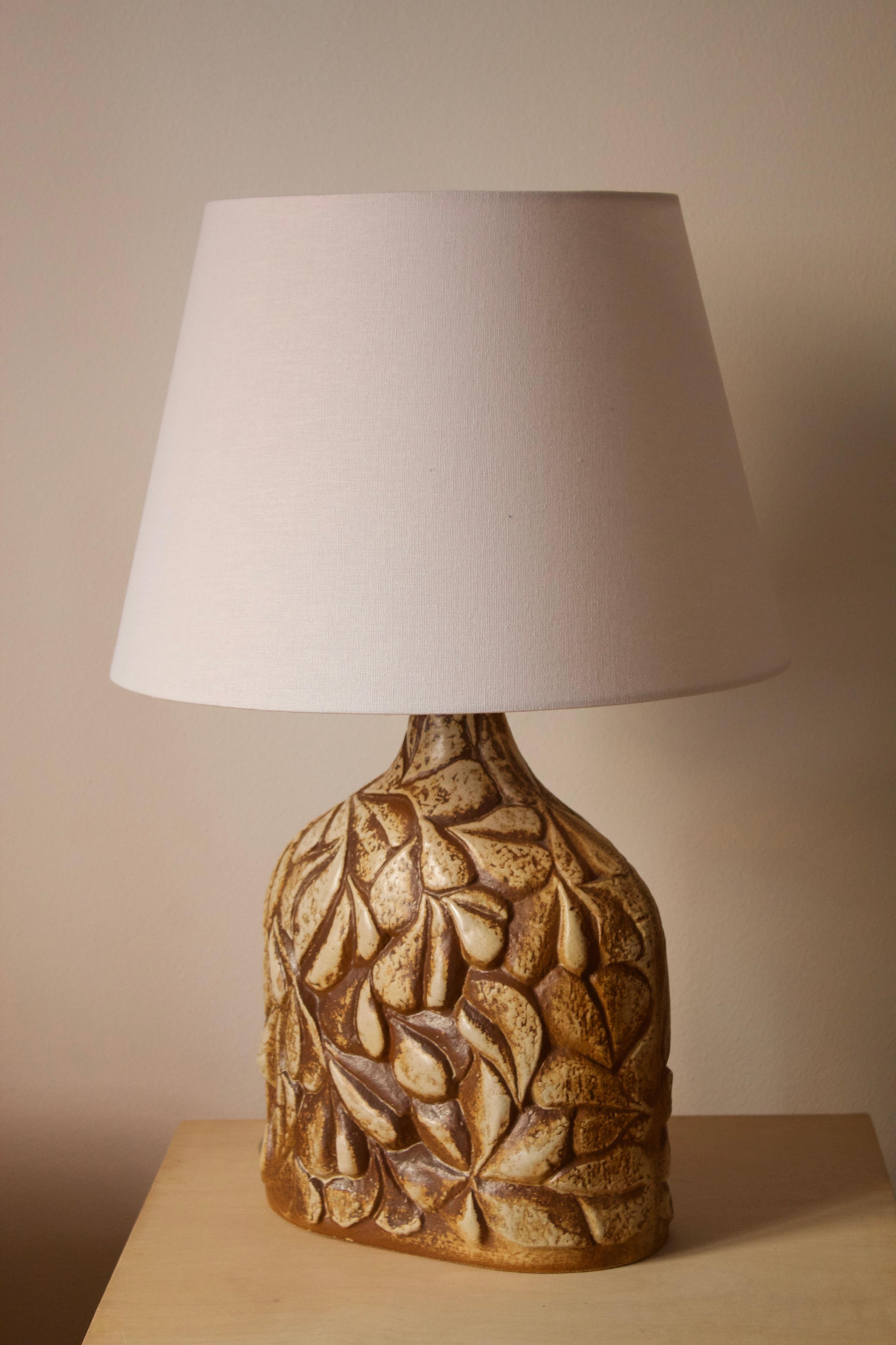 A large table lamp produced by Søholm Keramik, located on the island of Bornholm in Denmark. Features a highly artistic glazed decor. 

Sold without lampshade. Stated dimensions exclude the lampshade.

Other designers of the period include Axel