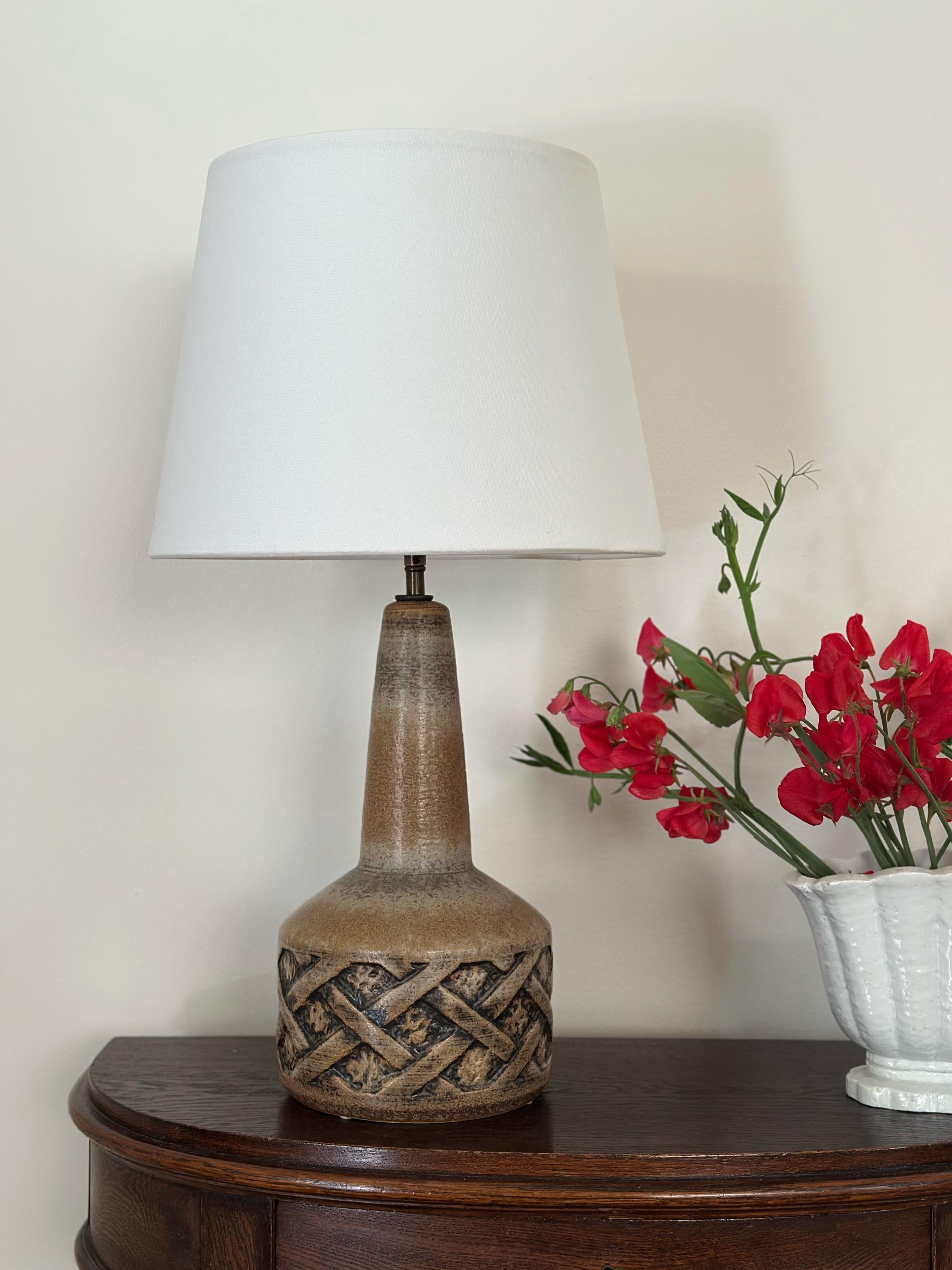 Mid-Century Modern Grande lampe de table en grès de Søholm, marron. 1960s. en vente