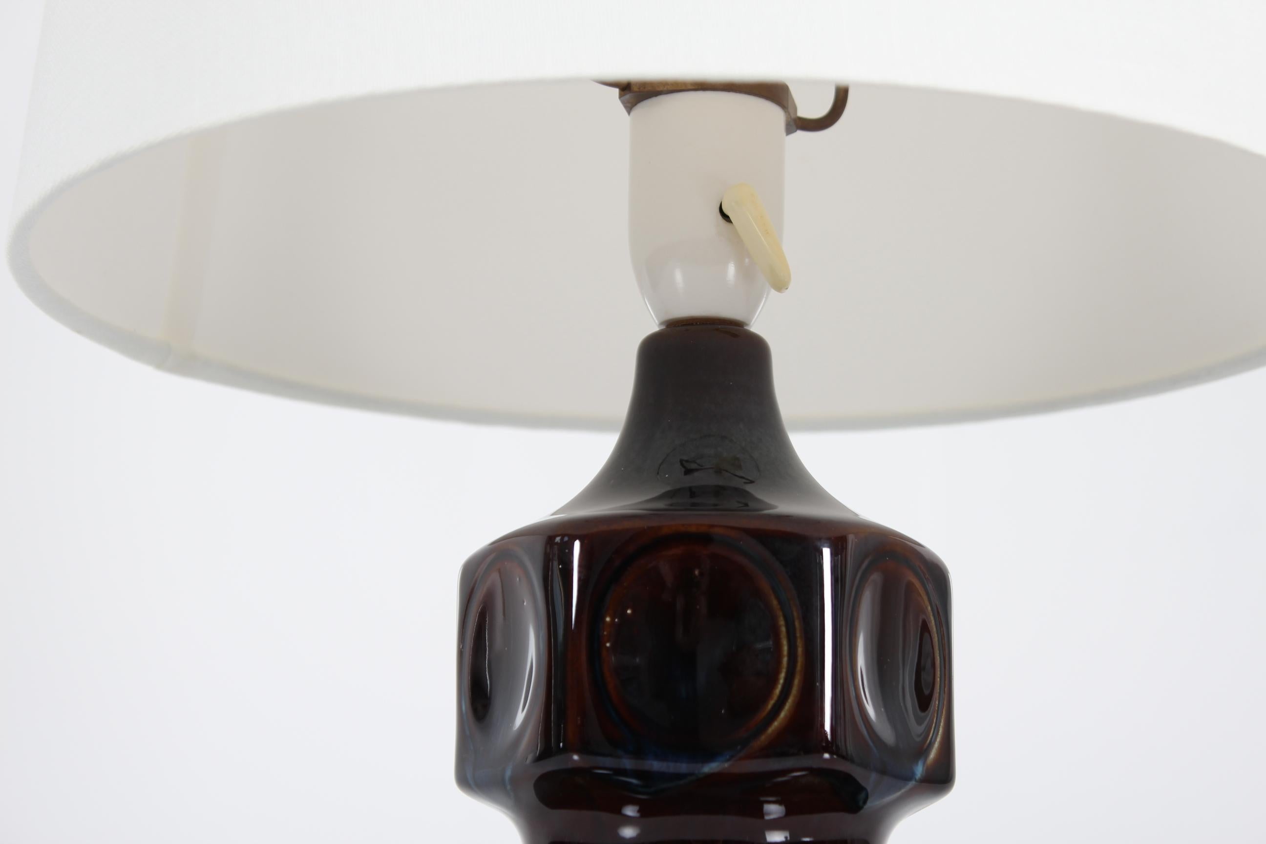 Mid-Century Modern Søholm Sculptural Stoneware Table Lamp with Glossy Dark Glaze by Einar Johansen For Sale