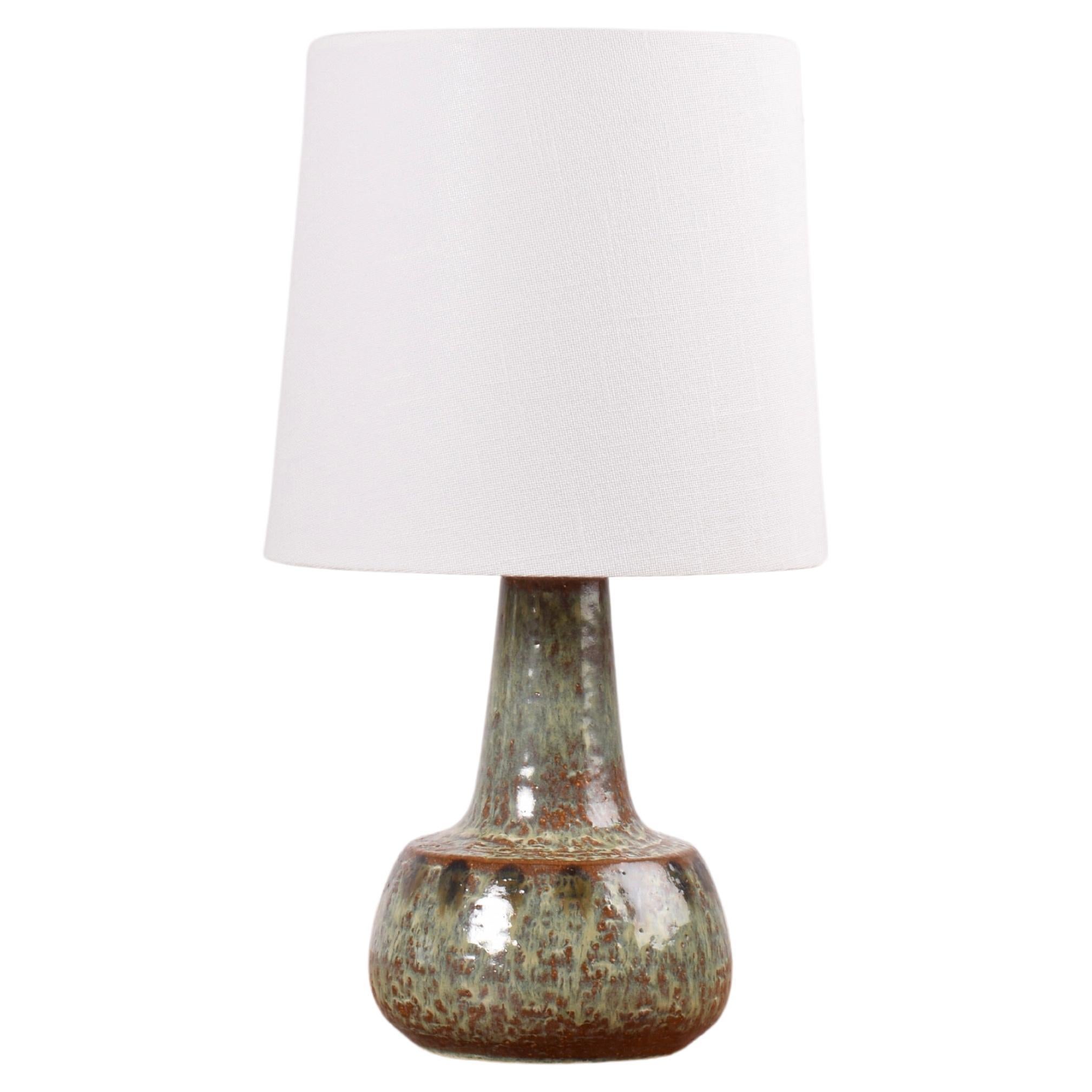 Piccola lampada da tavolo in ceramica di Søholm con smalto marrone e verde, danese moderno anni '60