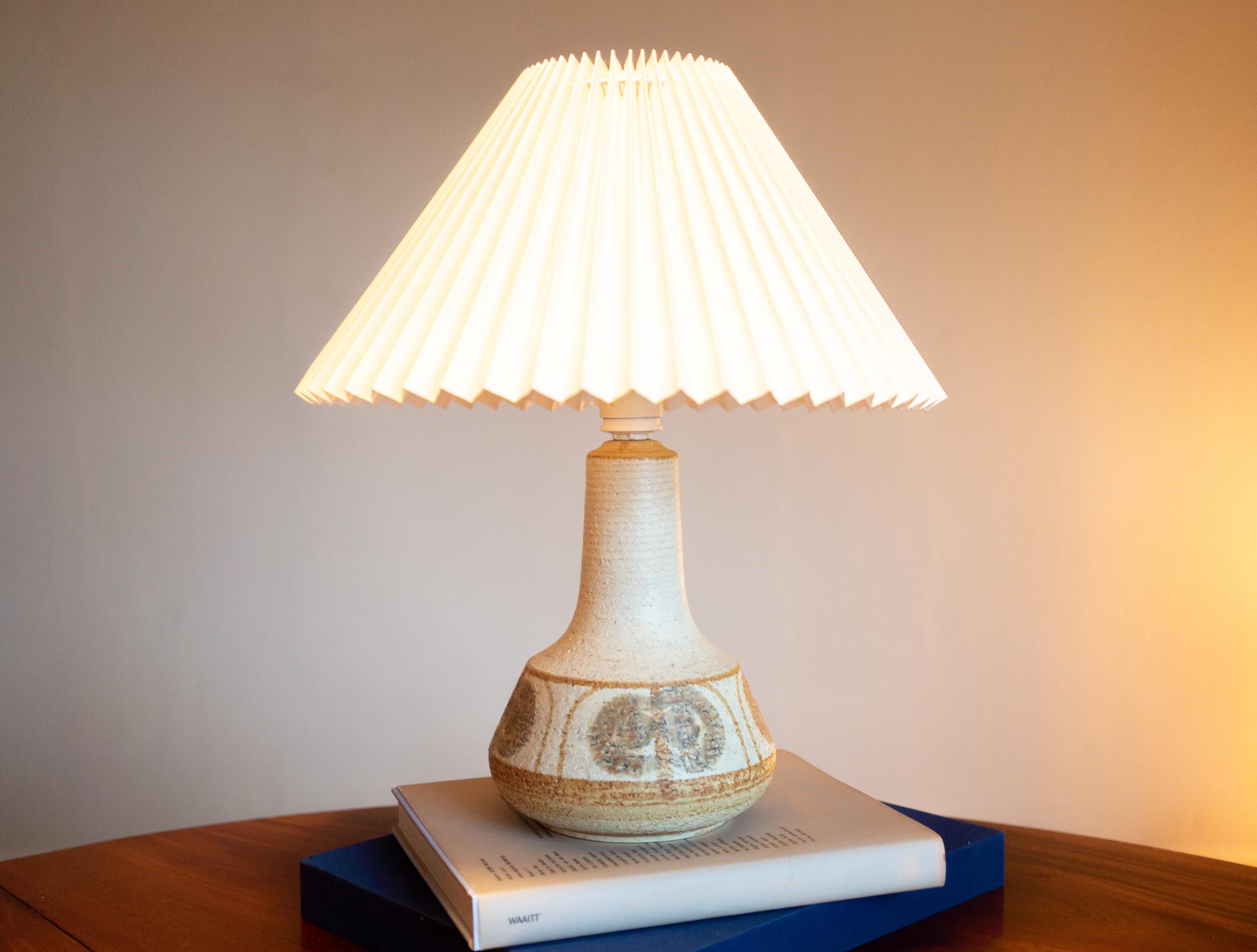 A stoneware table lamp handmade by Noomi Backhausen og Poul Brandborg for Danish Søholm located on the island of Bornholm in Denmark in the 1960s.

Stamped and signed on the base.

Sold without lampshade. Height includes socket. fully functional and