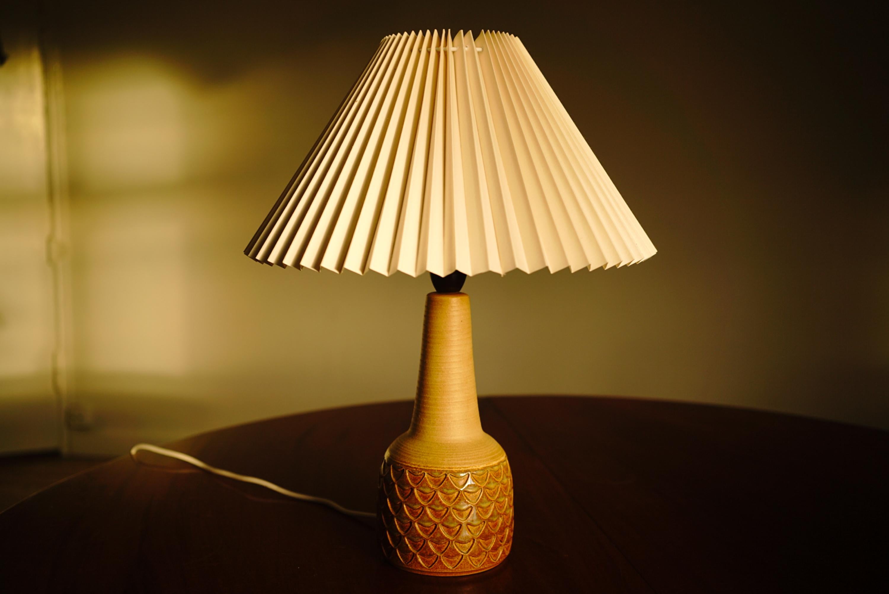 A stoneware table lamp handmade by Einar Johansen for Danish Søholm located on the island of Bornholm in Denmark in the 1960s.

Stamped and signed on the base.

Sold without lampshade. Height includes socket. fully functional and in beautiful