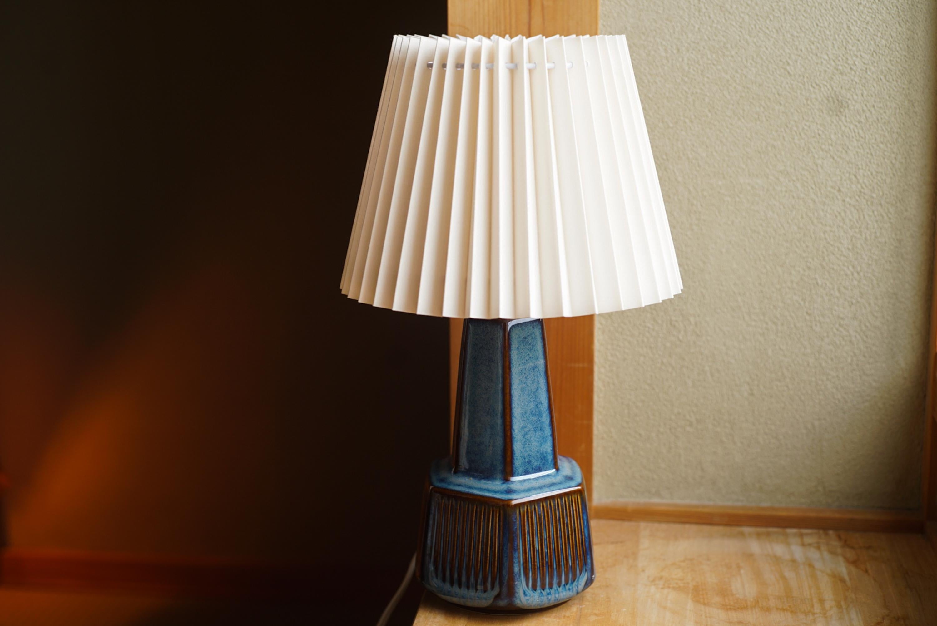A stoneware table lamp handmade by Einar Johansenfor Danish Søholm located on the island of Bornholm in Denmark in the 1960s.

Stamped and signed on the base.

Sold without lampshade. Height includes socket. fully functional and in beautiful