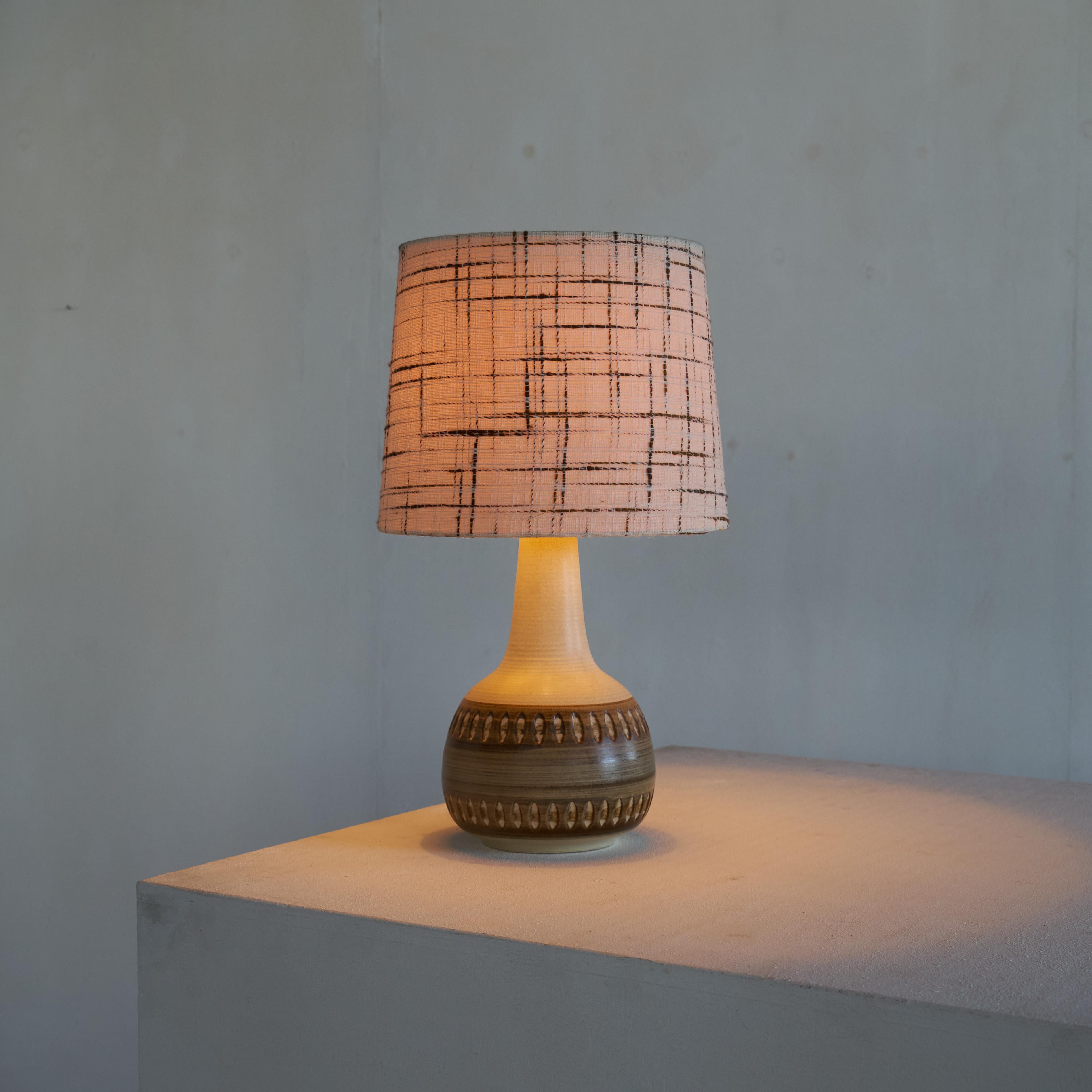 Søholm Stentøj Studio Pottery Table Lamp with Original Shade, Denmark, 1960s.

Beautiful mid-century studio pottery table lamp by the renowned maker Søholm from Denmark, made in the 1960s. Quintessentially mid-century, this table lamp with its
