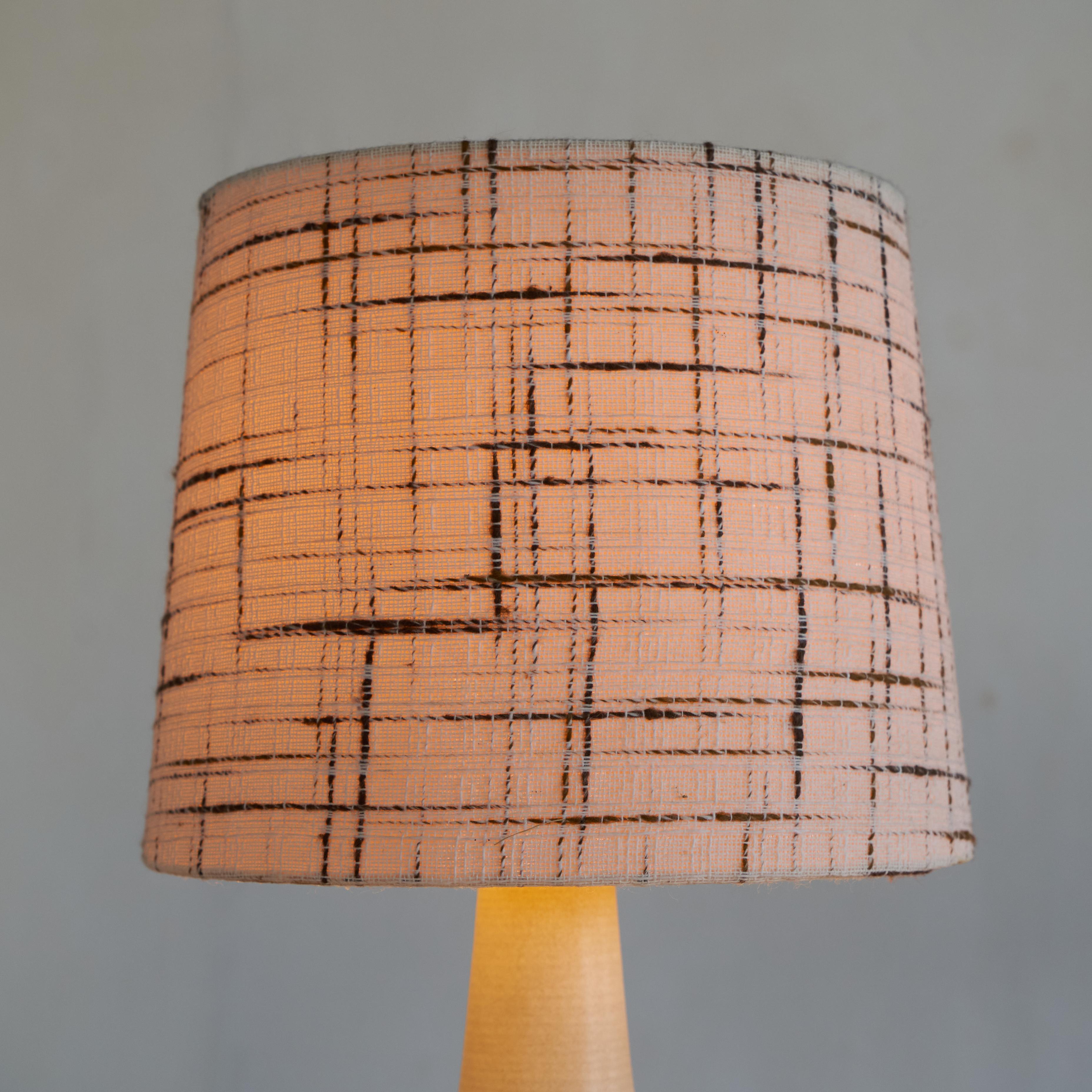 Søholm Stentøj Danish Studio Pottery Table Lamp with Original Shade 1960s In Good Condition For Sale In Meer, VAN