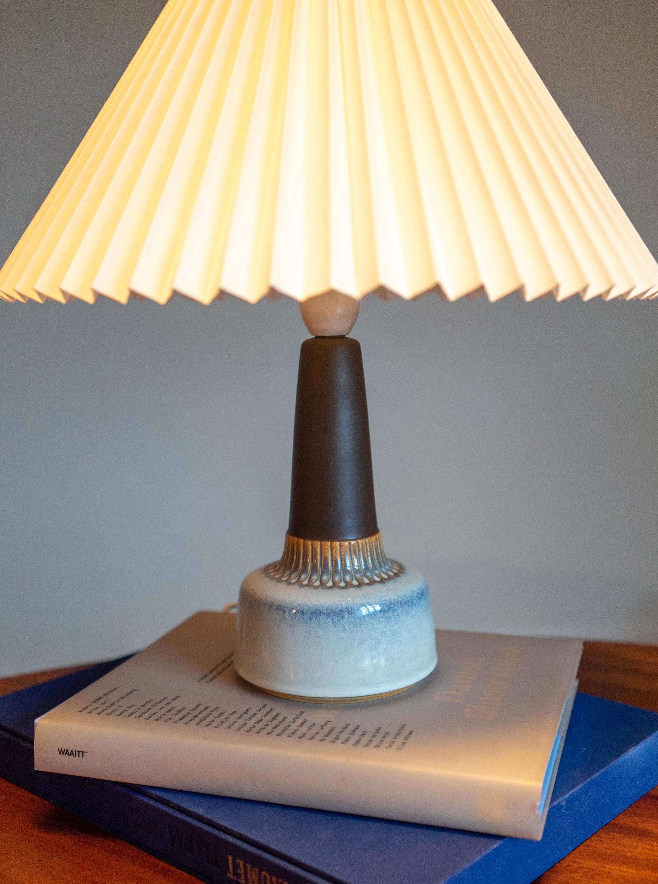 A stoneware table lamp handmade by Einar Johansen for Danish Søholm located on the island of Bornholm in Denmark in the 1960s.

Glazed features blue. Stamped and signed on the base.

Sold without lampshade. Height includes socket. Fully