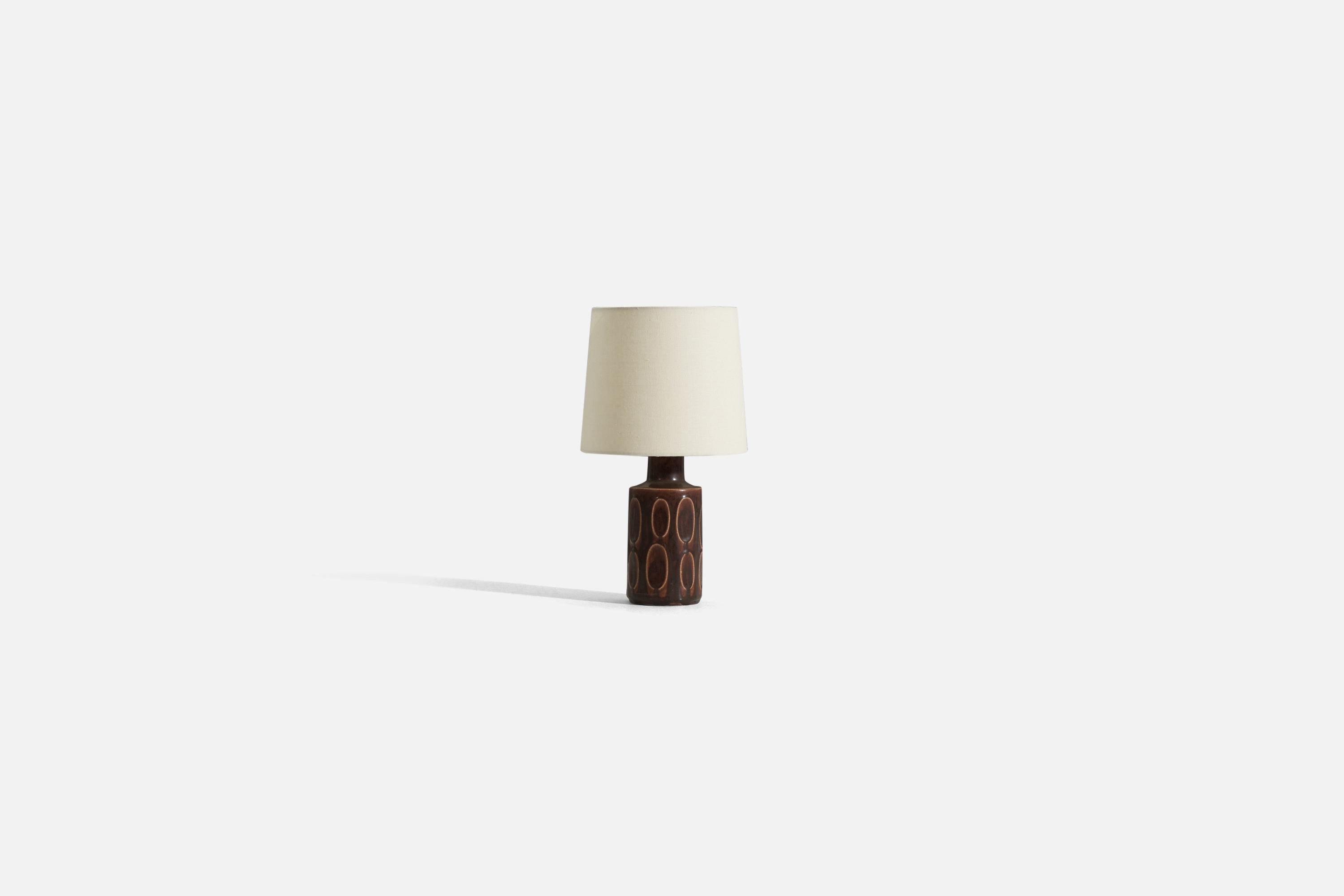 A brown-glazed stoneware table lamp, produced by Søholm Stentøj, Denmark, 1960s.

Sold without lampshade. 

Dimensions of Lamp (inches) : 10.25 x 3.75 x 3.75 (H x W x D)
Dimensions Shade (inches) : 7 x 8 x 7 (T x B x H)
Dimension of Lamp with