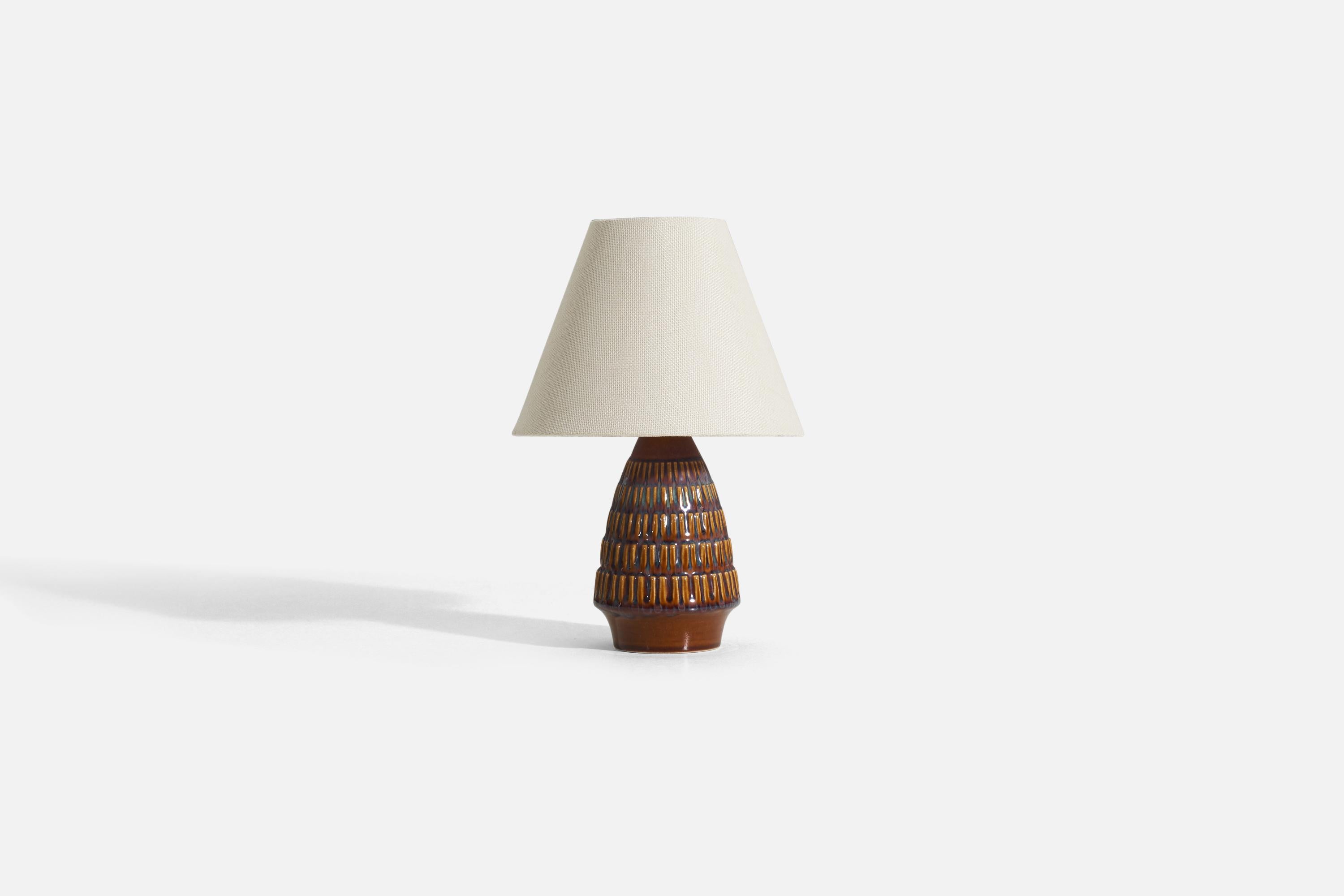 A brown and blue glazed stoneware table lamp, produced by Søholm Stentøj, Denmark, 1960s.

Sold without lampshade. 

Dimensions of lamp (inches) : 8.5 x 4 x 4 (H x W x D).
Dimensions shade (inches) : 3.75 x 8 x 6.25 (T x B x H).
Dimension of