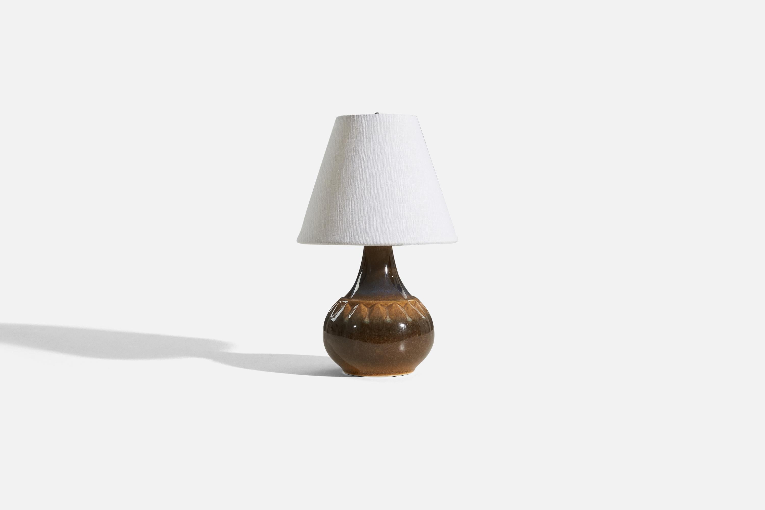 A brown-glazed stoneware table lamp, designed and produced by Søholm Stentøj, Denmark, 1970s.

Sold without lampshade. 
Dimensions of Lamp (inches) : 9.375 x 5.5 x 5.5 (H x W x D)
Dimensions of Shade (inches) : 4 x 8 x 6.5 (T x B x H)
Dimension