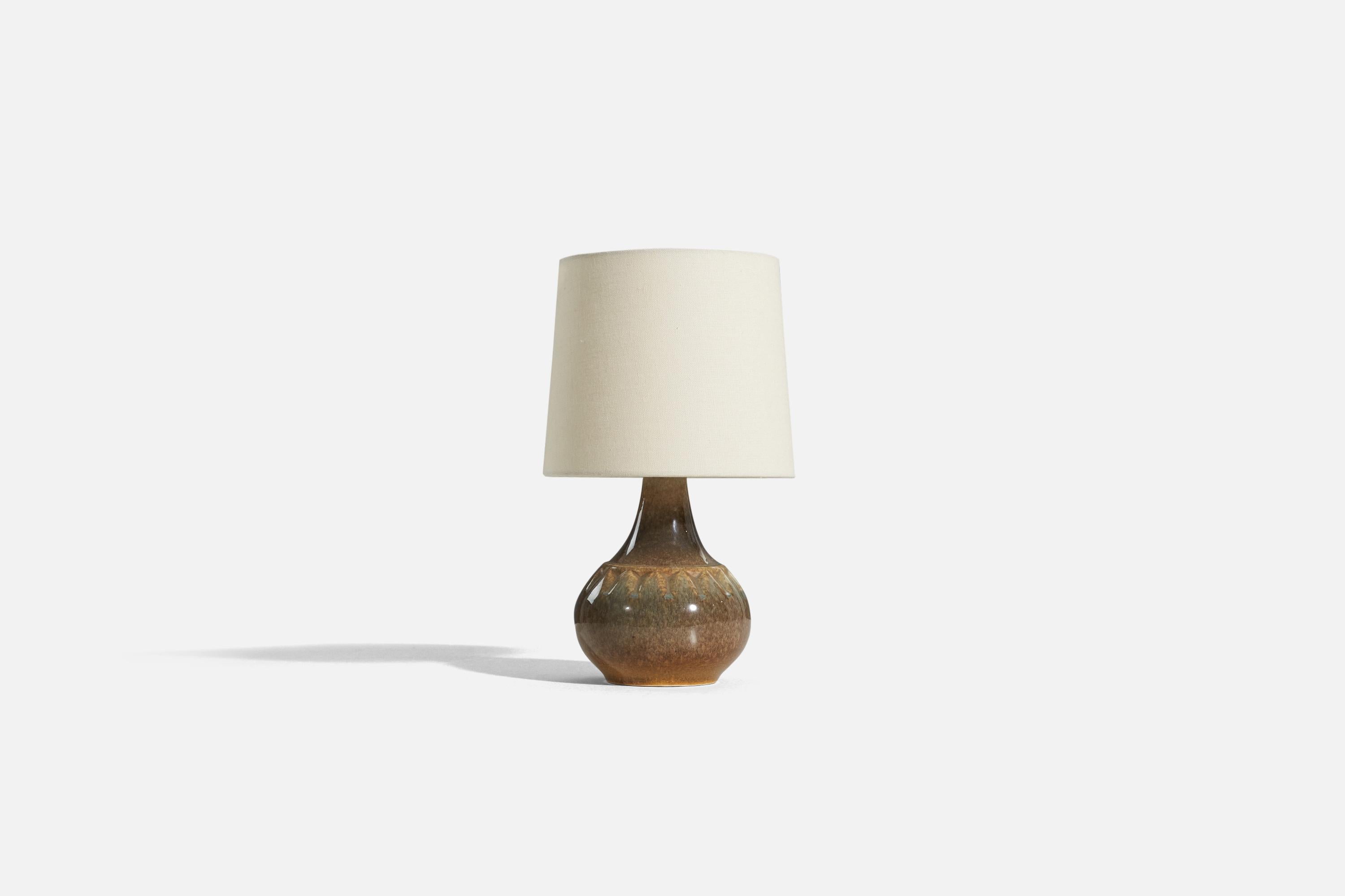 A brown, glazed stoneware table lamp, designed and produced by Søholm Stentøj, Denmark, 1970s.

Sold without lampshade. 
Dimensions of Lamp (inches) : 9.6875 x 5.75 x 5.75 (H x W x D)
Dimensions of Shade (inches) : 7 x 8 x 7 (T x B x
