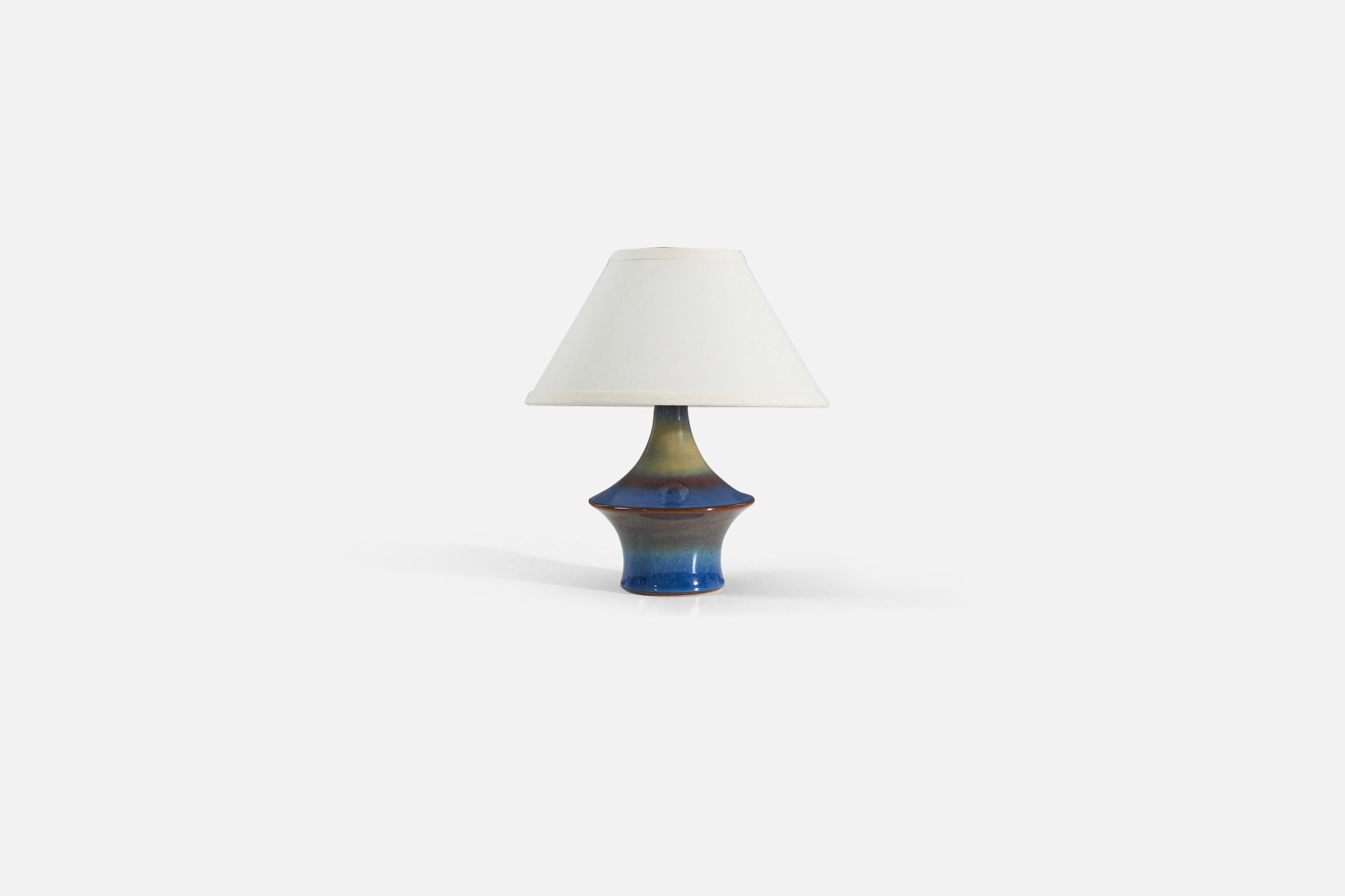 A table lamp in green, red, and blue-glazed stoneware designed and produced by Søholm Stentøj, Bornholm, Denmark, c. 1960s. The lamp has maker's stamp to base.

Lamp sold without shade. 

Measurements listed are of lamp.
Shade : 5.25 x 12.25 x