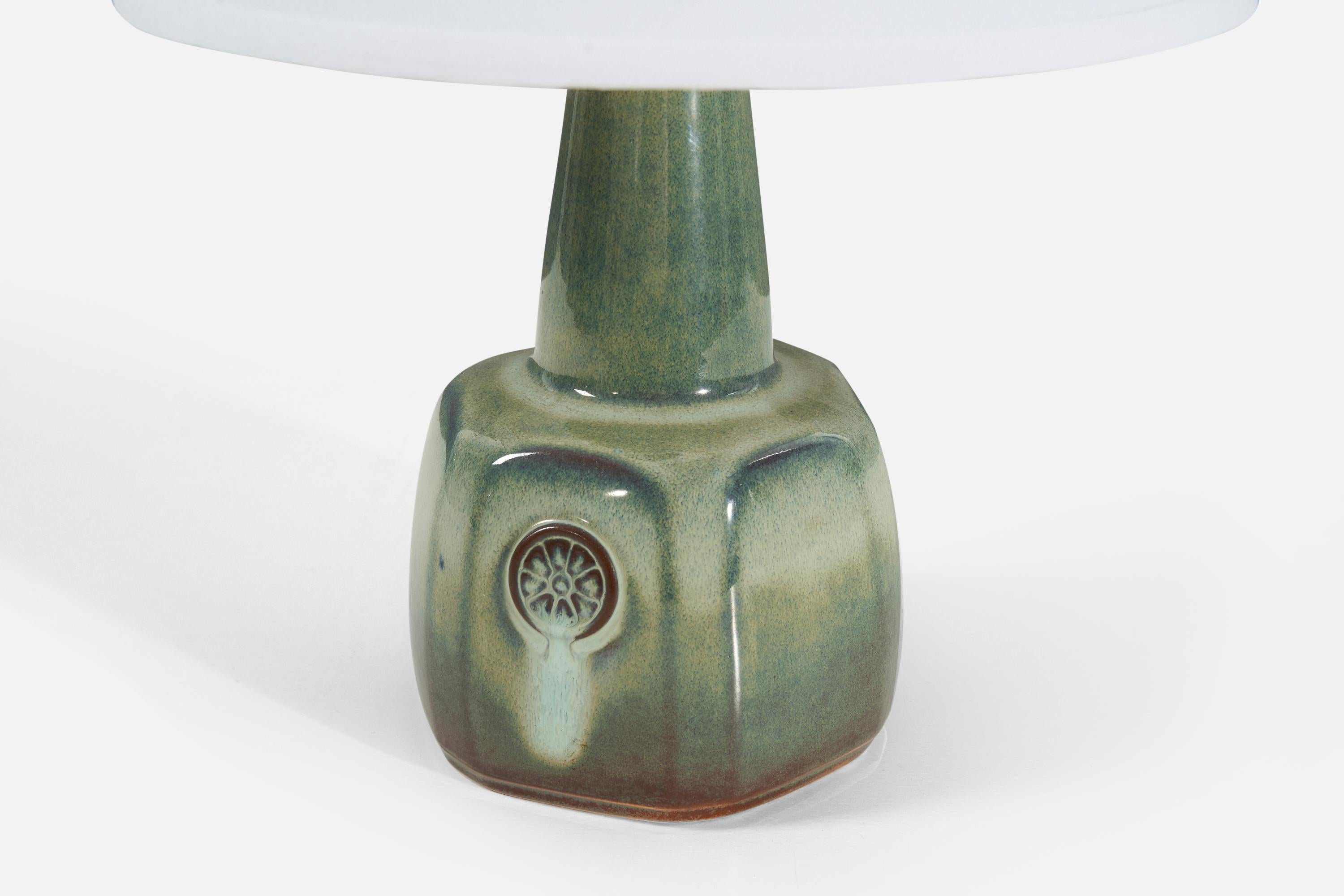 Søholm Stentøj, Table Lamp, Green-Glazed Stoneware, Sweden, 1960s In Good Condition For Sale In High Point, NC