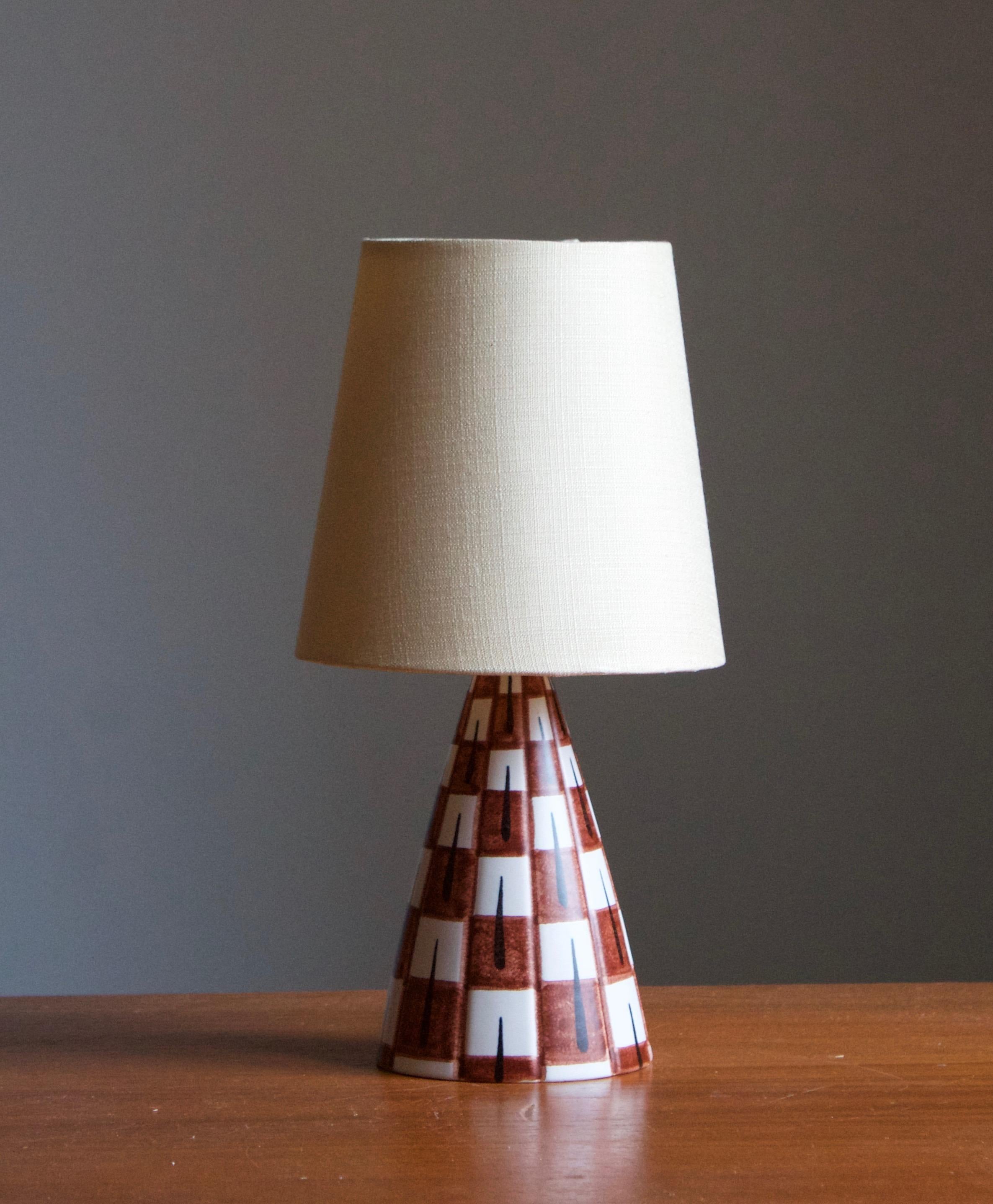 A table lamp produced by Søholm Keramik, located on the island of Bornholm in Denmark. Features a highly artistic painted and incised decor. 

Sold without lampshade. Stated dimensions exclude the lampshade. Height includes socket.

Other