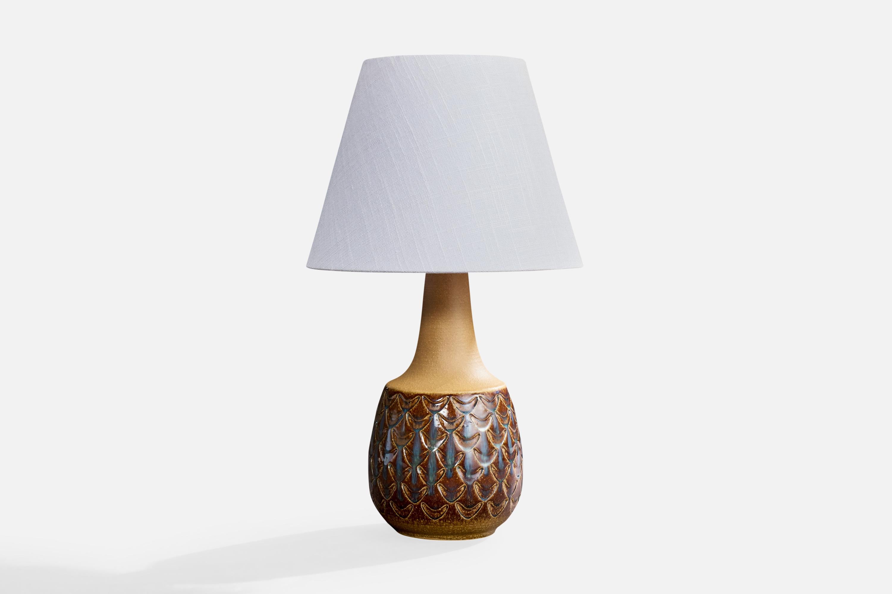 A brown and beige stoneware table lamps produced by Søholm Stentøj, Bornholm, Denmark, c. 1960s.

Dimensions of Lamp (inches): 12.1