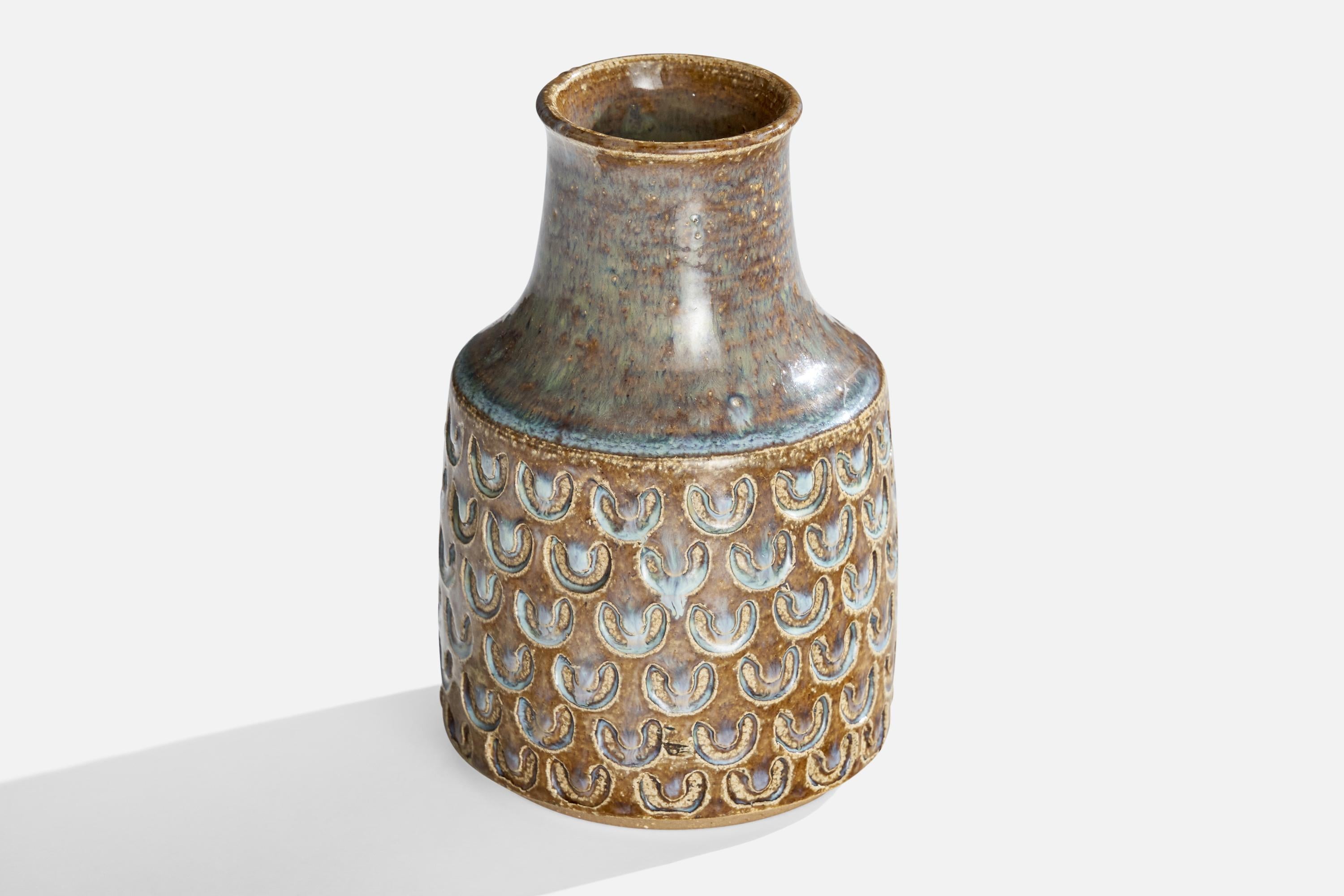 Vaso in gres smaltato grigio e blu disegnato e prodotto da Søholm Stentøj, Danimarca, anni '60.

