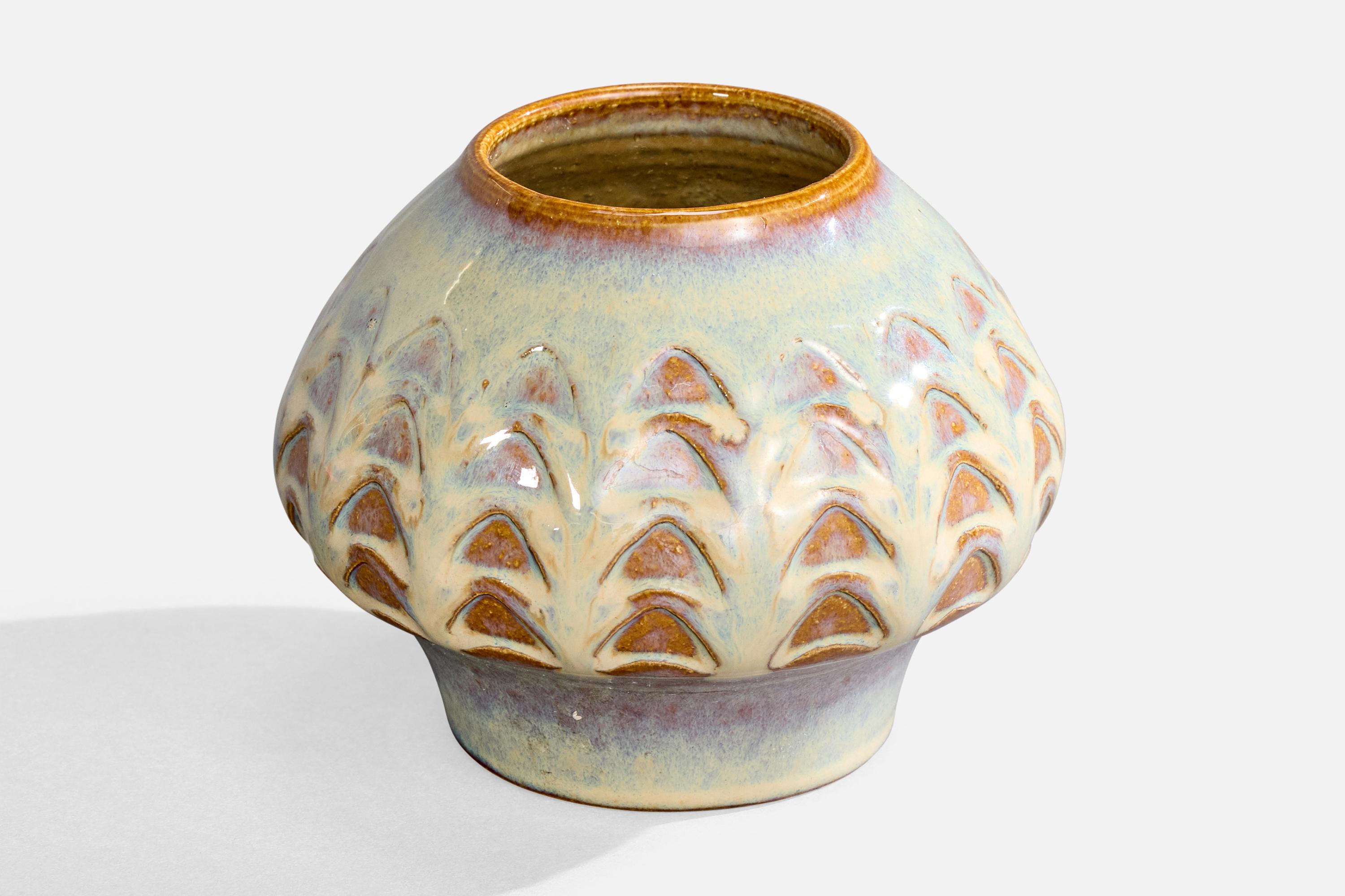 Vaso in gres smaltato prodotto da Søholm Stentøj, Danimarca, anni '60 circa.

Dimensioni complessive (pollici): 4,0 