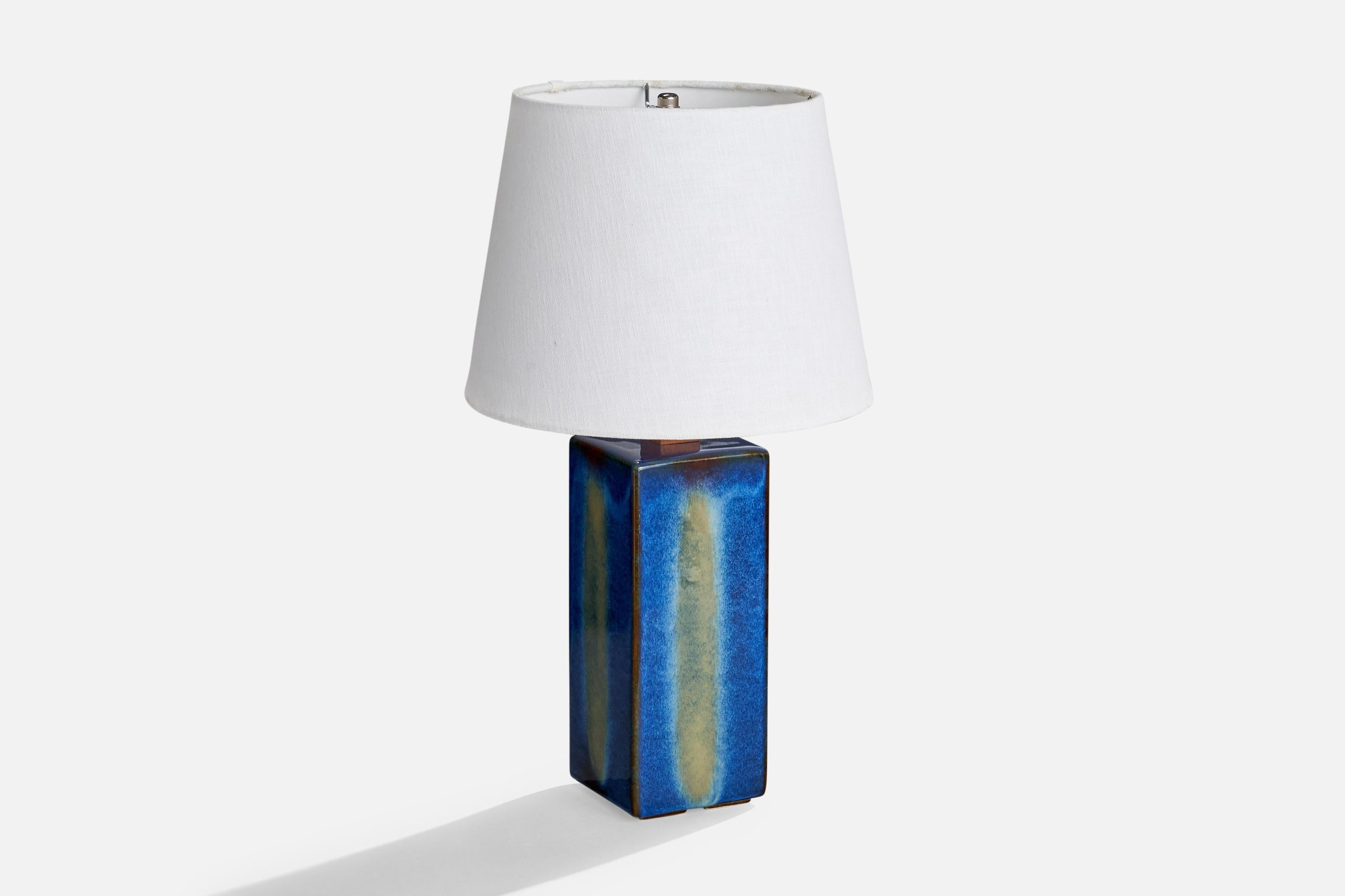 Scandinavo moderno Søholm, Lampada da tavolo, ceramica, noce, Danimarca, anni '60