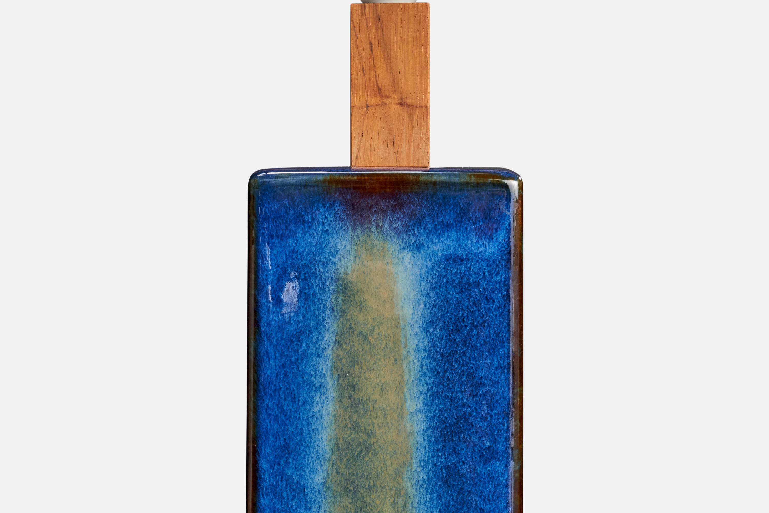 Metà XX secolo Søholm, Lampada da tavolo, ceramica, noce, Danimarca, anni '60
