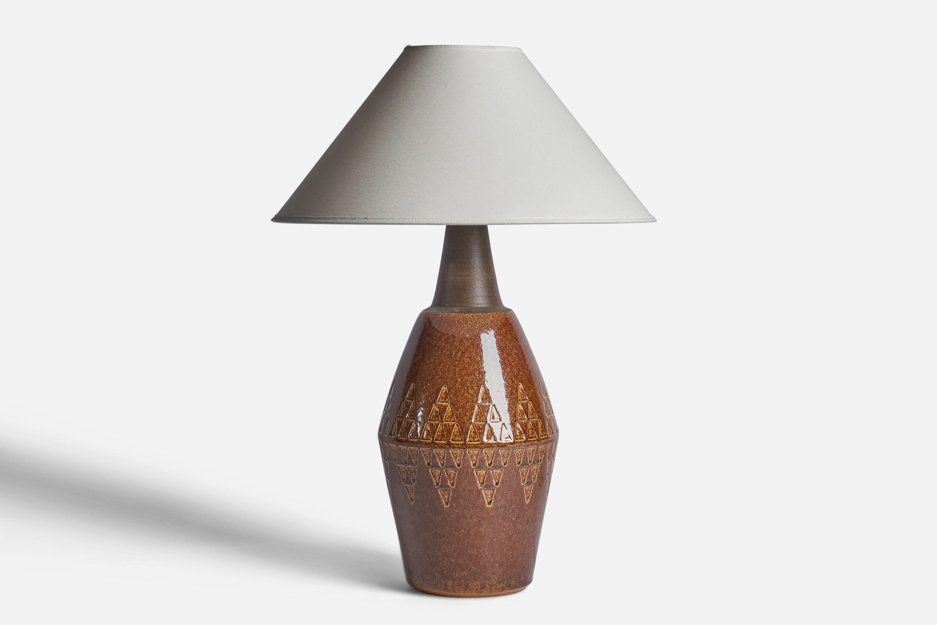 A brown-glazed and incised stoneware table lamp designed and produced by Søholm, Bornholm, Denmark 1960s.

Dimensions of Lamp (inches): 18.5