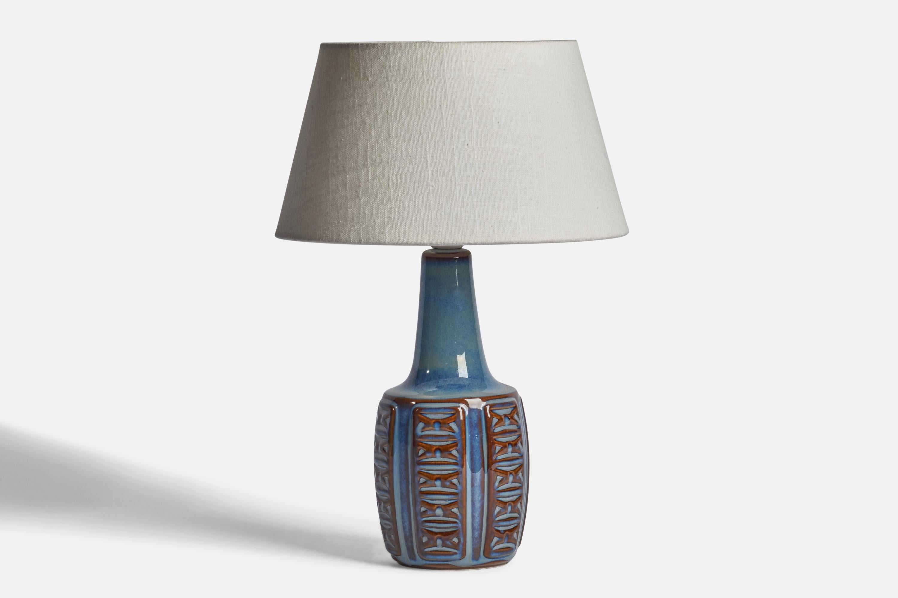 A blue and red-glazed stoneware table lamp designed and produced by Søholm, Denmark, 1960s.

Dimensions of Lamp (inches): 12