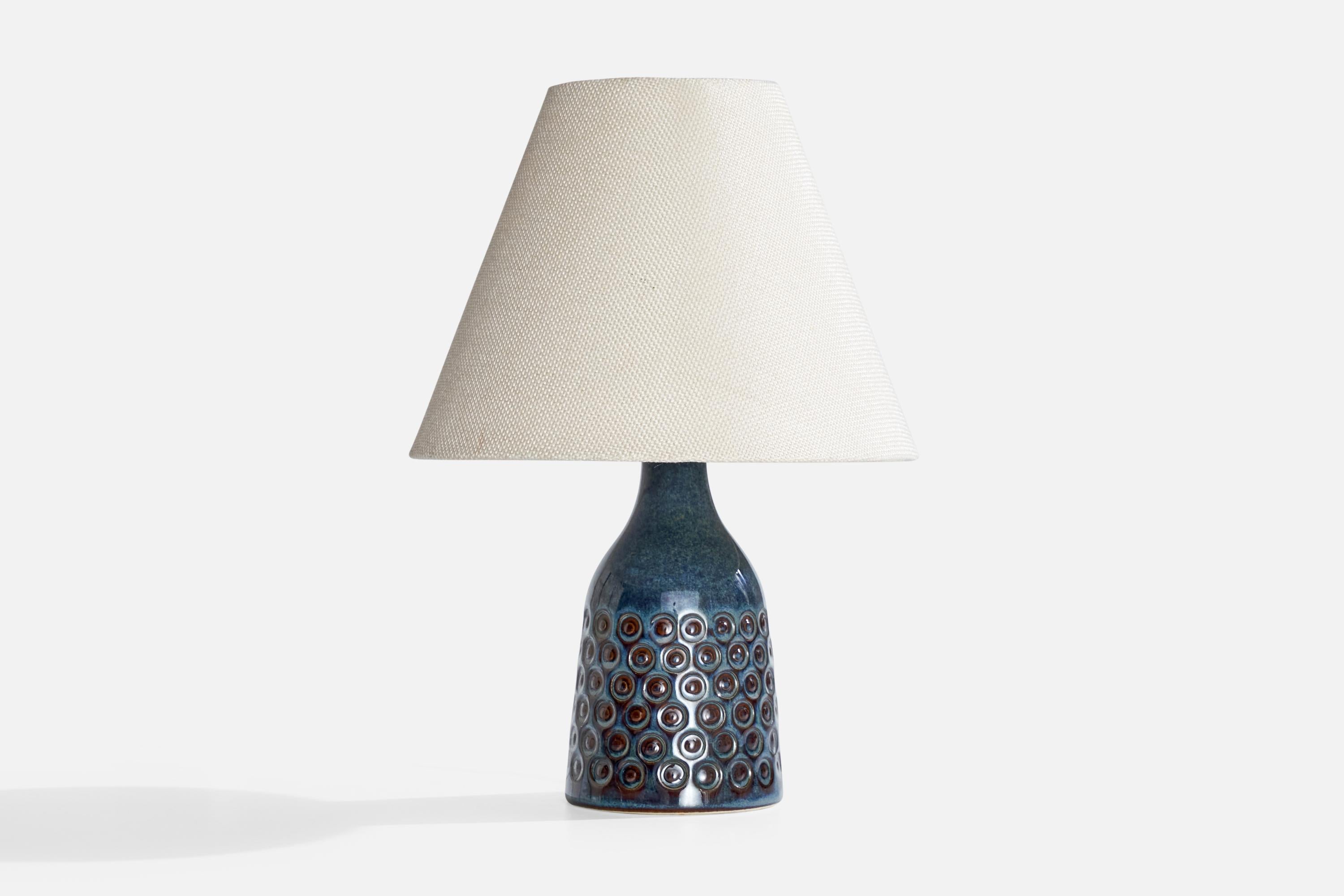 A blue-glazed stoneware table lamp designed and produced by Søholm Keramik, Bornholm, Denmark, c. 1970s.

Dimensions of Lamp (inches): 8.25“ H x 3.375“ Diameter

Dimensions of Shade (inches): 3.625“ Top Diameter x 8“ Bottom Diameter x 6.25”