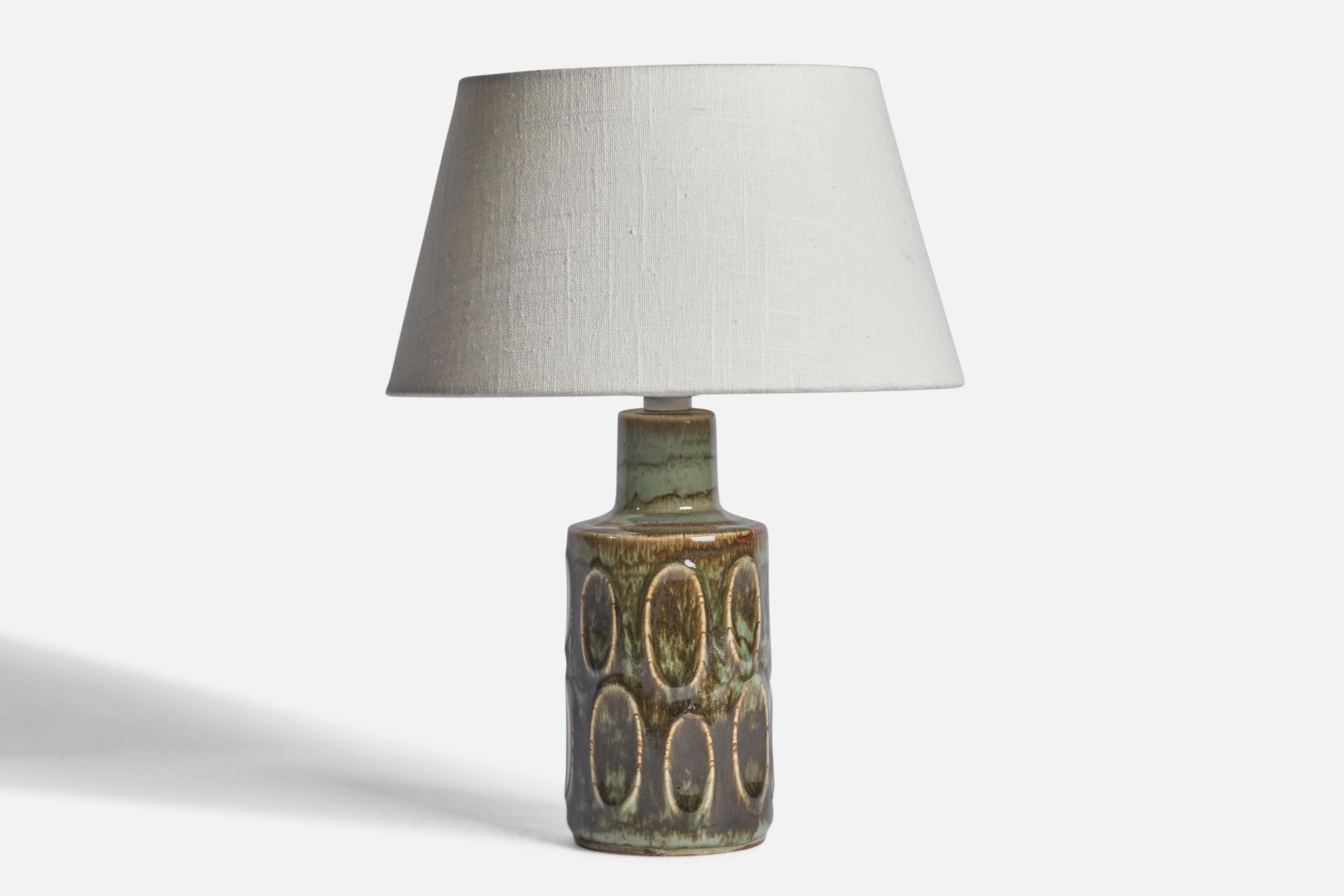 A green-glazed stoneware table lamp designed and produced by Søholm, Bornholm, Denmark, 1960s.

Dimensions of Lamp (inches): 10.15