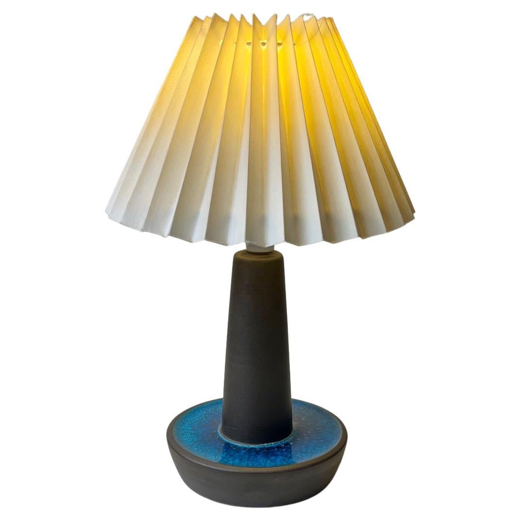 Lampe de table Søholm à glaçure bleue par Einar Johansen, années 1960 en vente