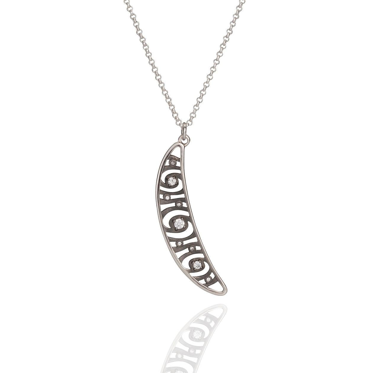 Round Cut Shooting Star Pendant Necklace in Gold with Diamonds For Sale