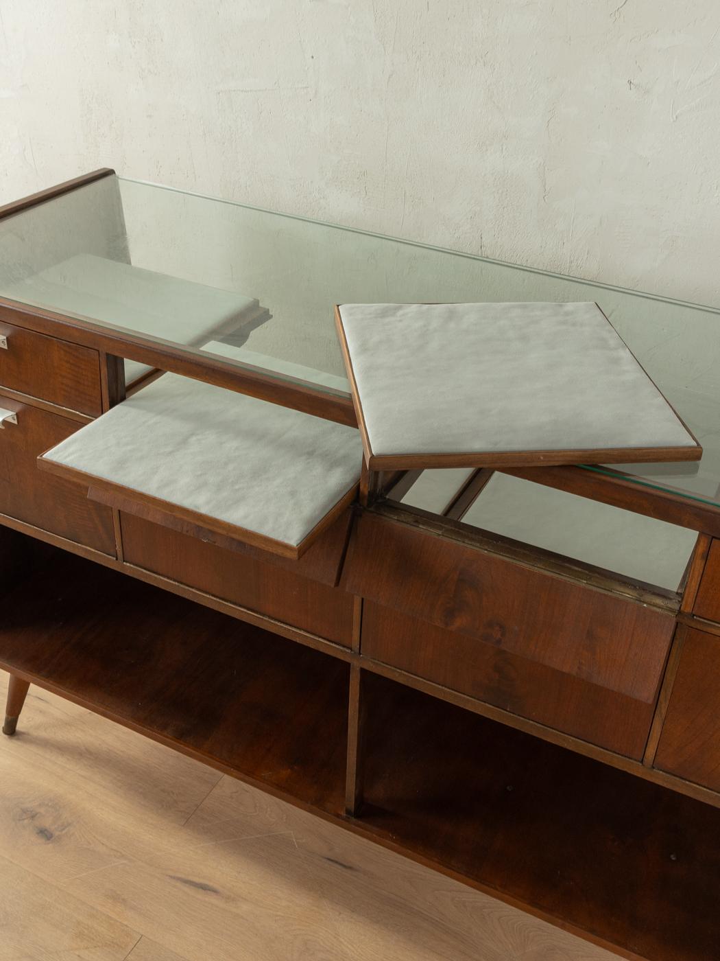 Shop Counter Display, 1950s For Sale 1