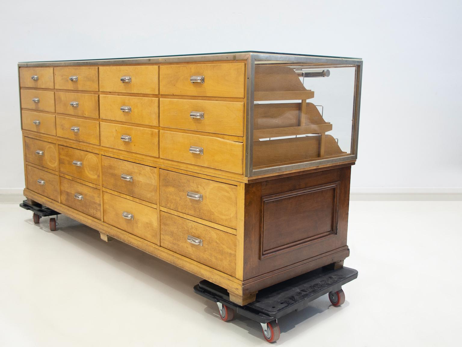 Shop Counter of Birch and Oak Wood with Twenty Drawers, 1940's For Sale 8