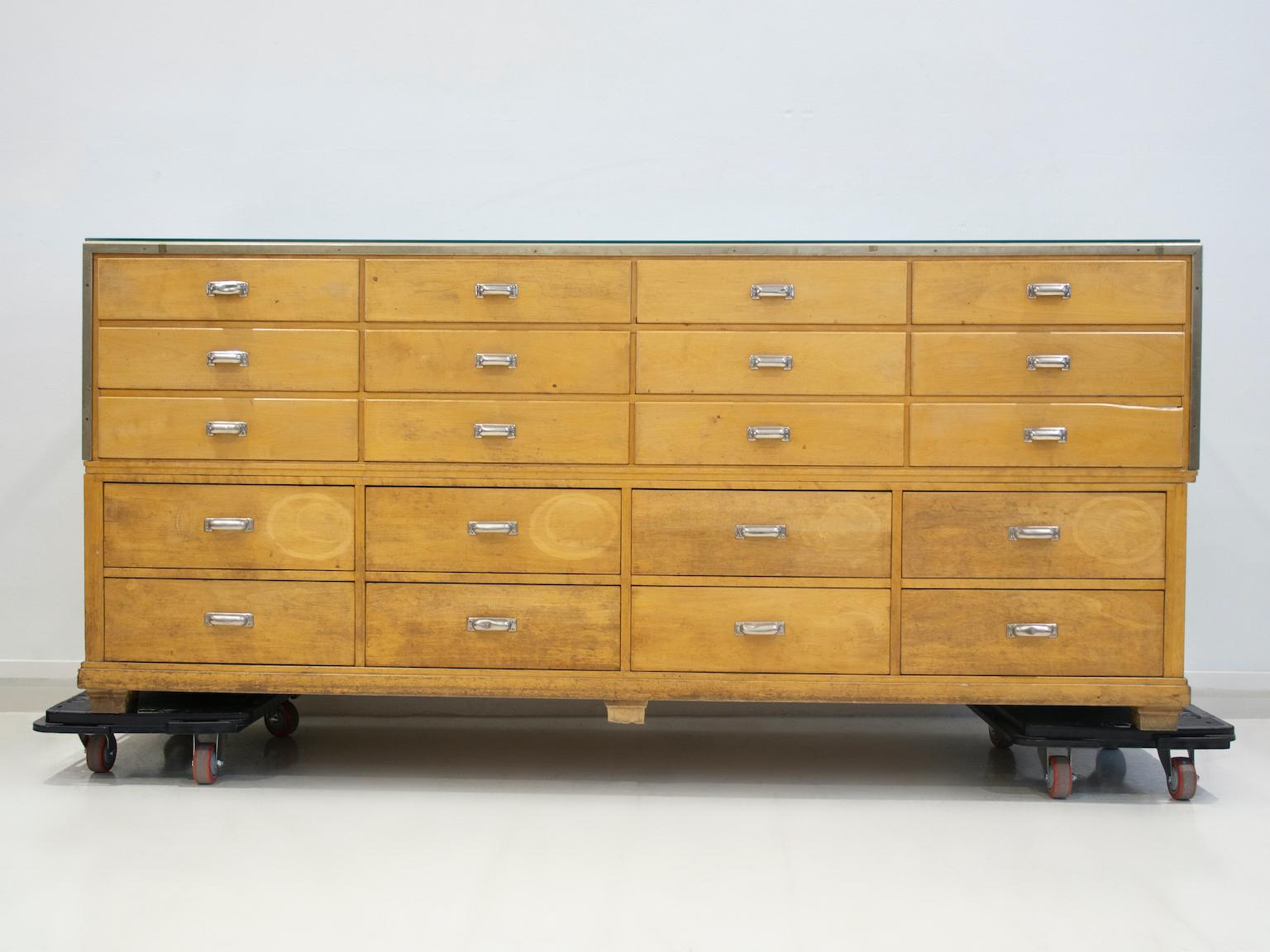 Shop Counter of Birch and Oak Wood with Twenty Drawers, 1940's For Sale 9