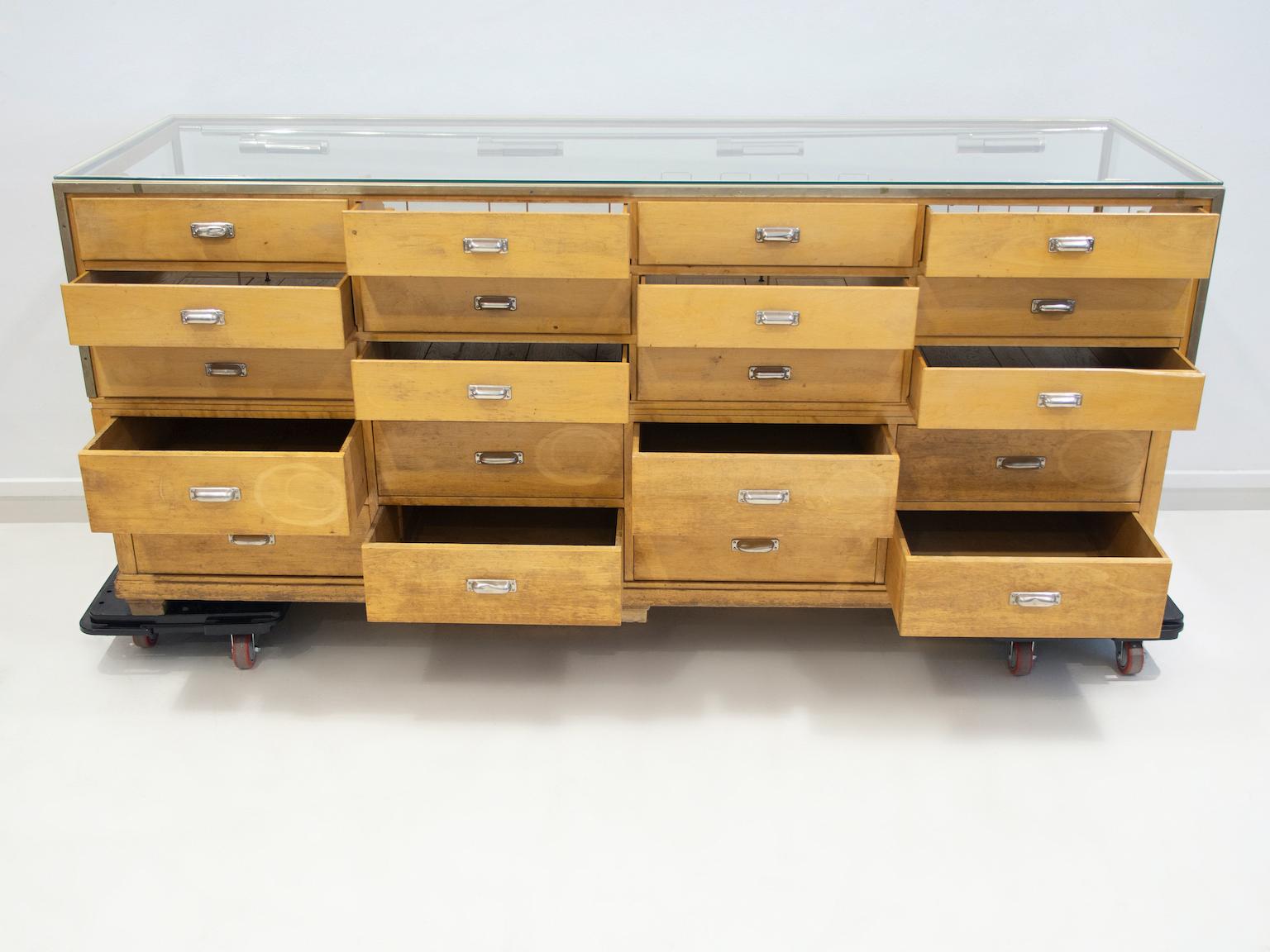 Shop Counter of Birch and Oak Wood with Twenty Drawers, 1940's For Sale 11