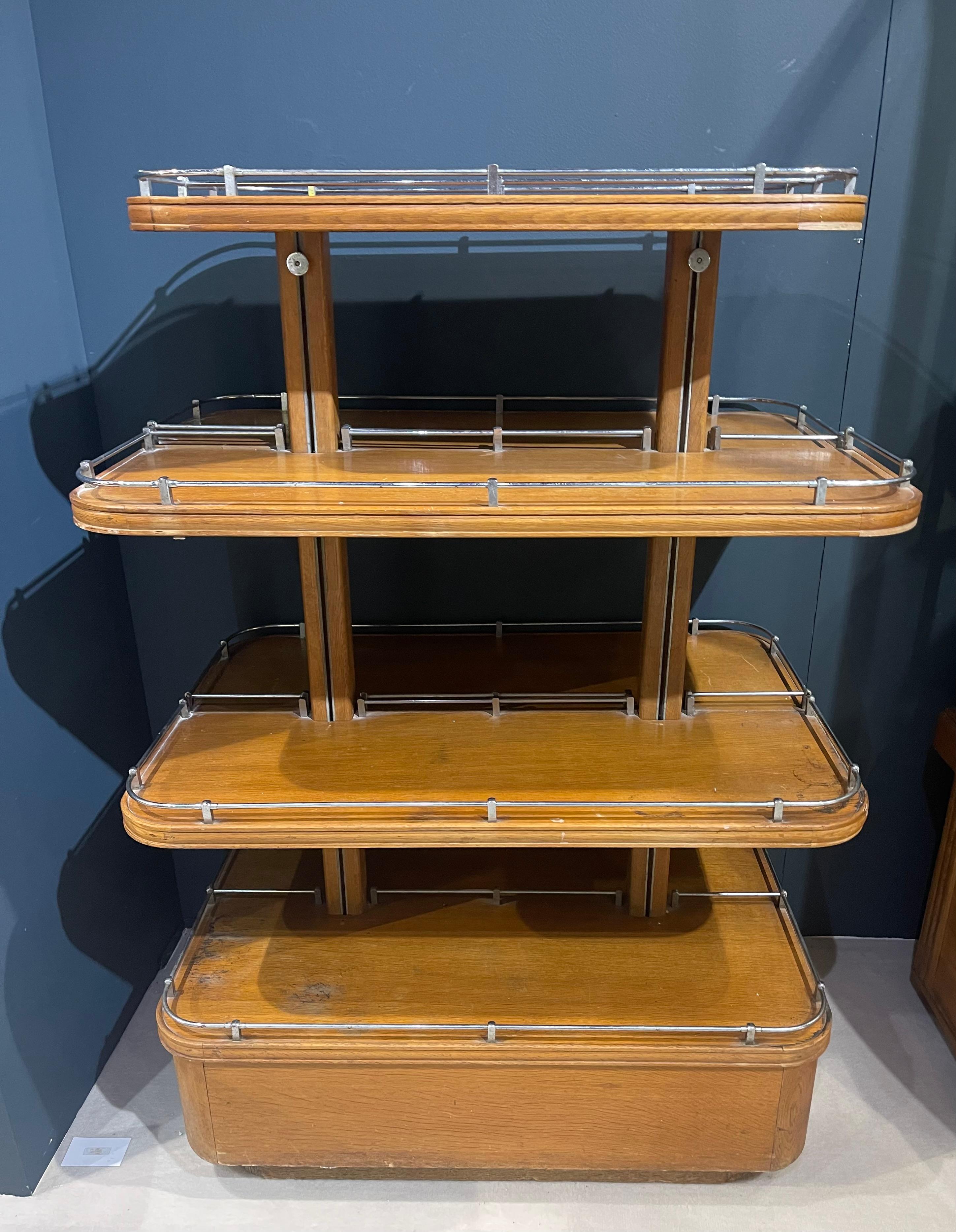19th Century store shelf.
This rare piece of furniture in light wood consists of 4 removable shelves that can be detached into two per floor, which makes it functional and practical. Thanks to its wheels the furniture is easily steerable.
This