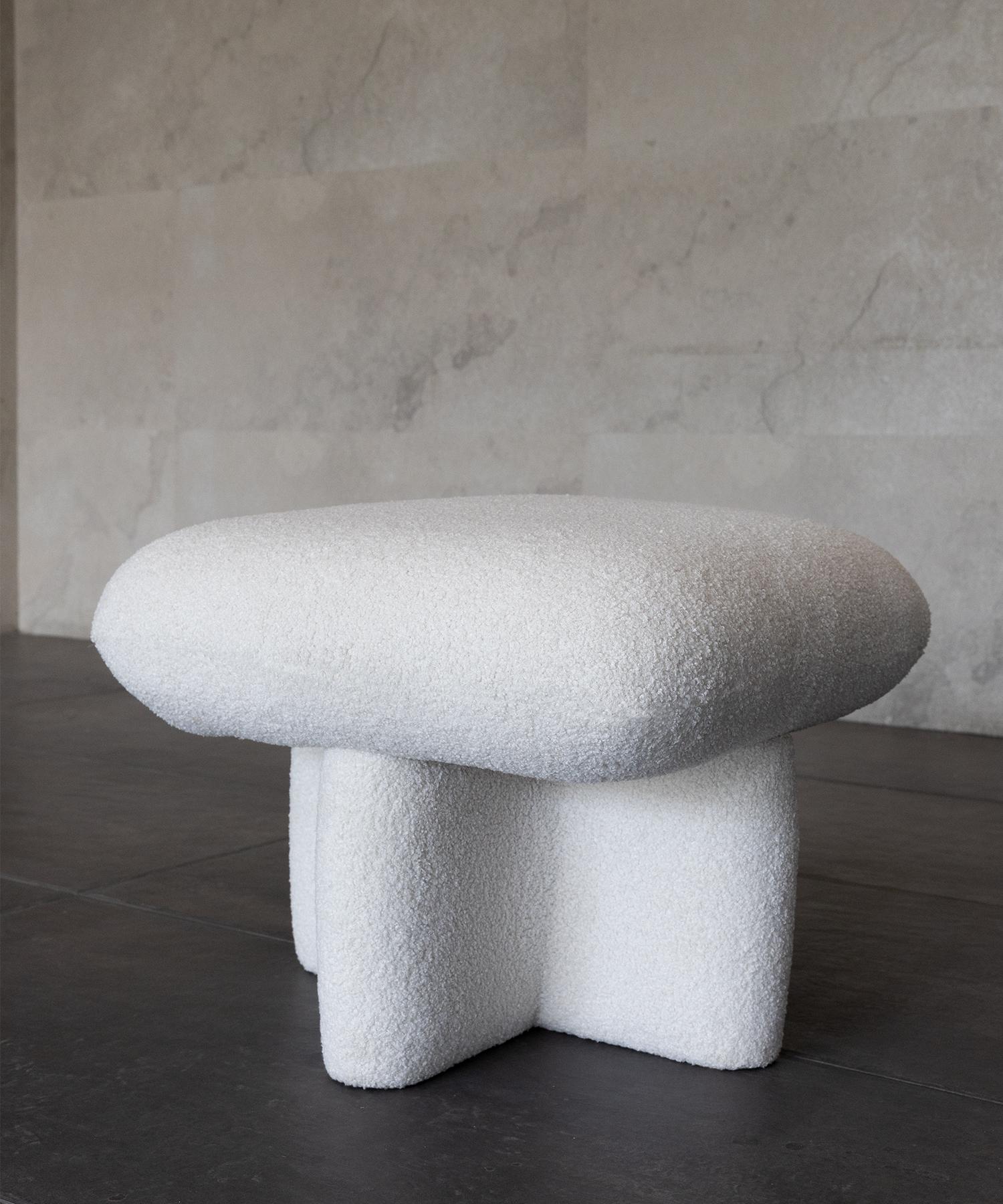 Moderne OTTOMAN SHORN - Calm Boucle Soft White par MY MODERN en vente