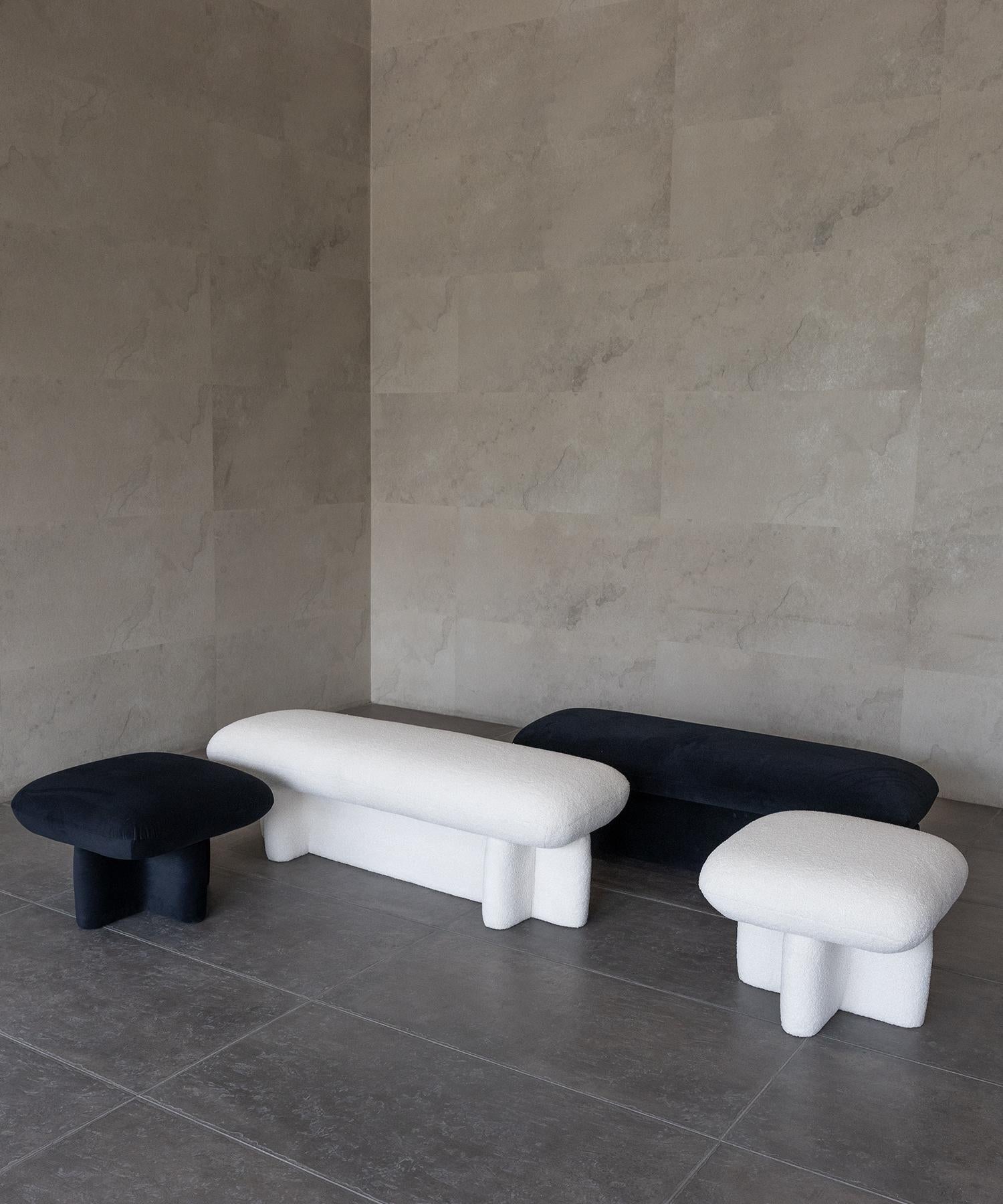Moderne OTTOMAN SHORN - Velours noir mat par SHO MODERN en vente