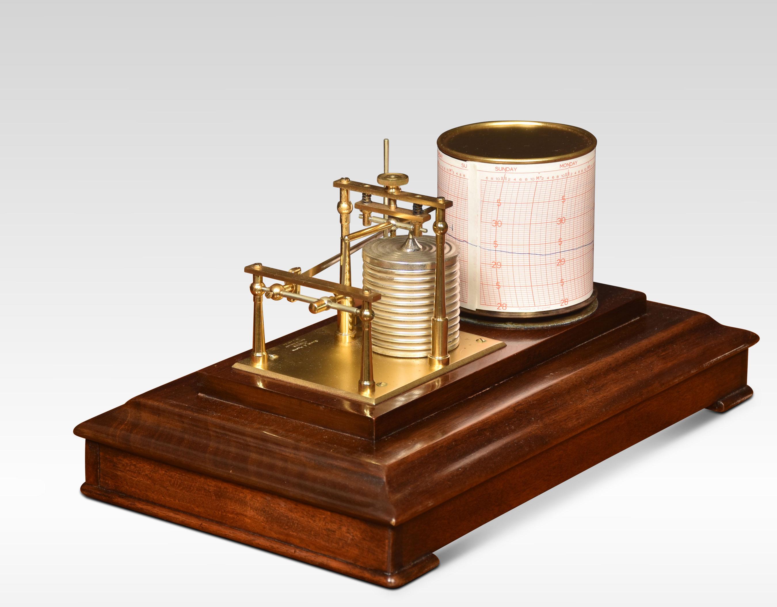 Short and Mason Walnut-Cased Barograph In Good Condition In Cheshire, GB