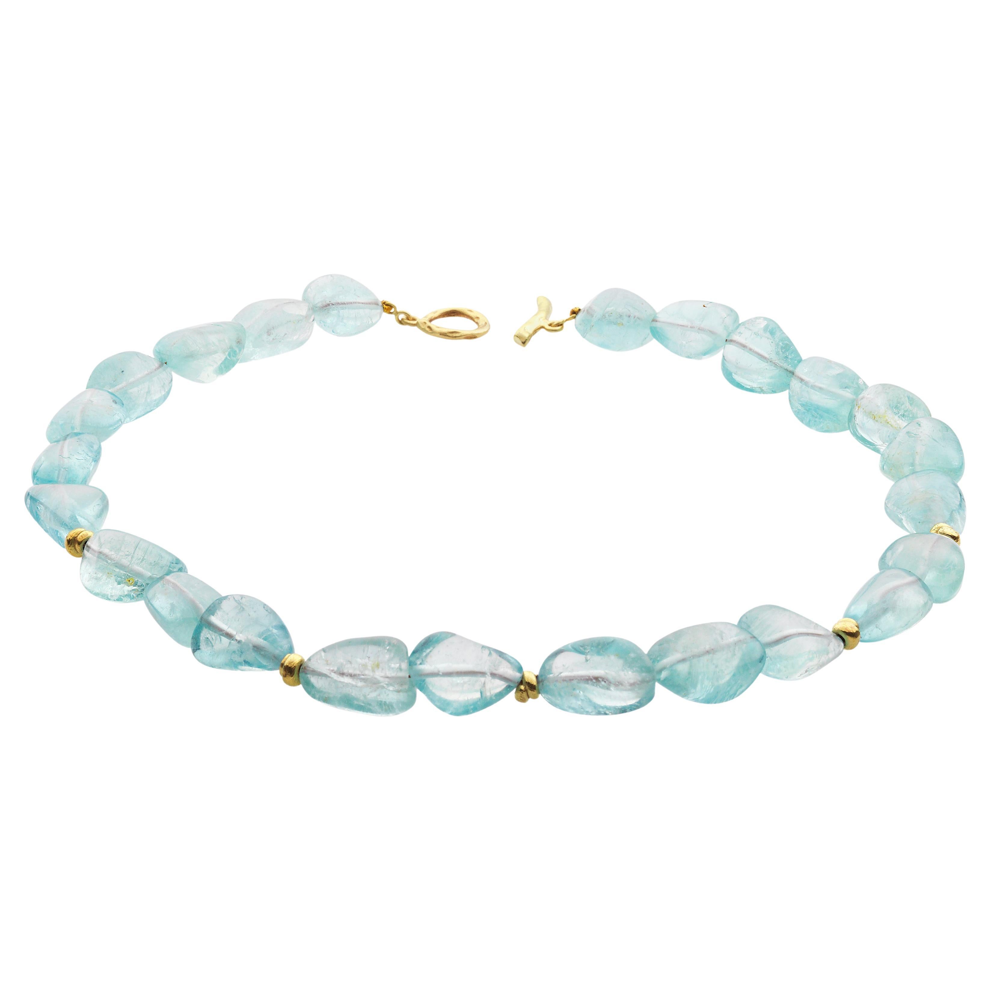 Kurze Aquamarin-Perlen-Halskette mit 18k Goldperlen und Knöpfen-Verschluss im Angebot