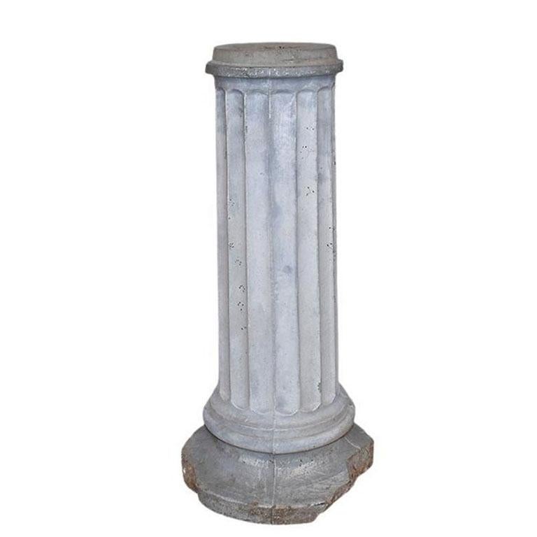 Kurze architektonische rustikale korinthische Säule aus griechischem Beton, 20. Jahrhundert (Klassisch-griechisch) im Angebot