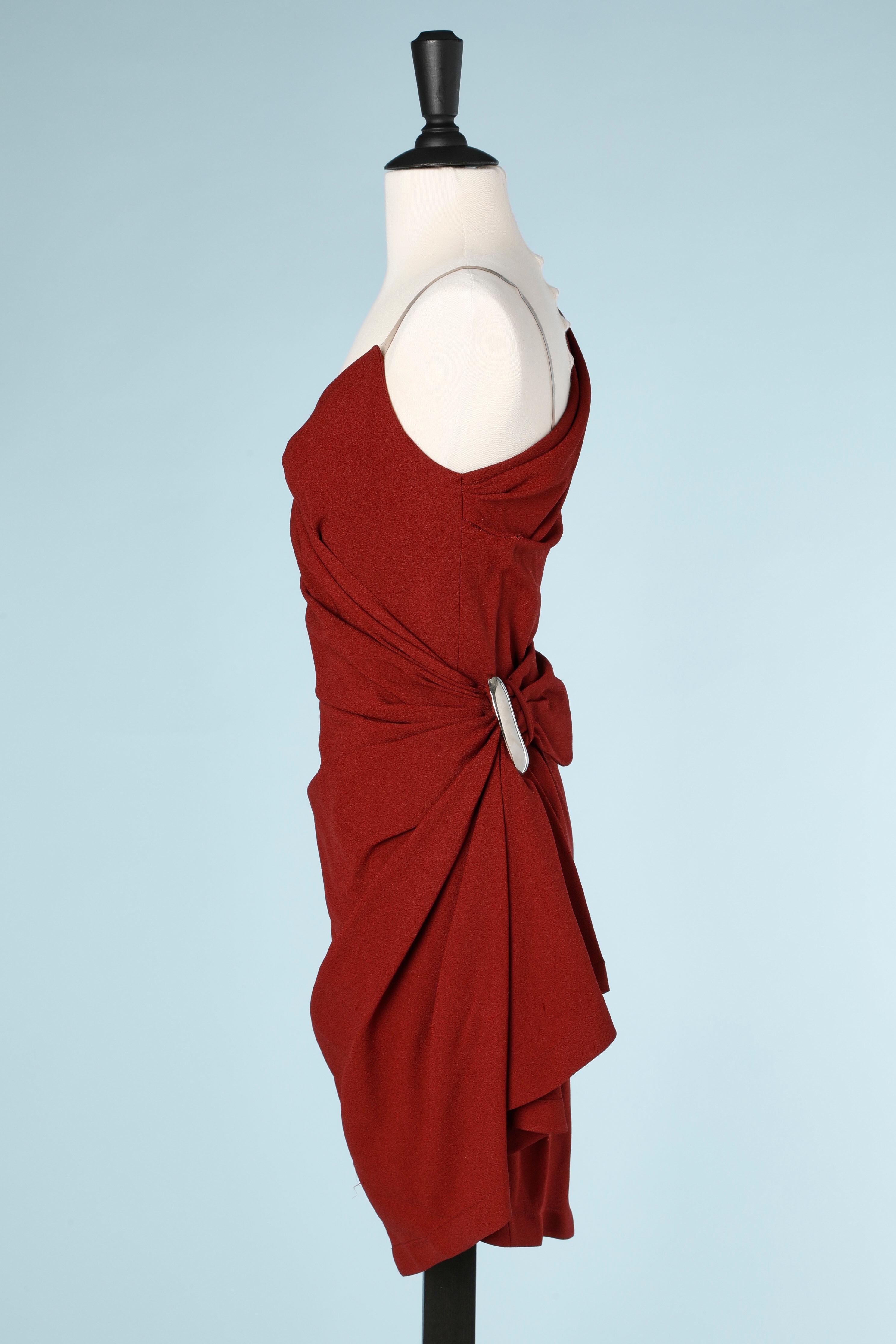 Short burgundy  crepe dress with silver metal buckle Thierry Mugler  In Good Condition For Sale In Saint-Ouen-Sur-Seine, FR
