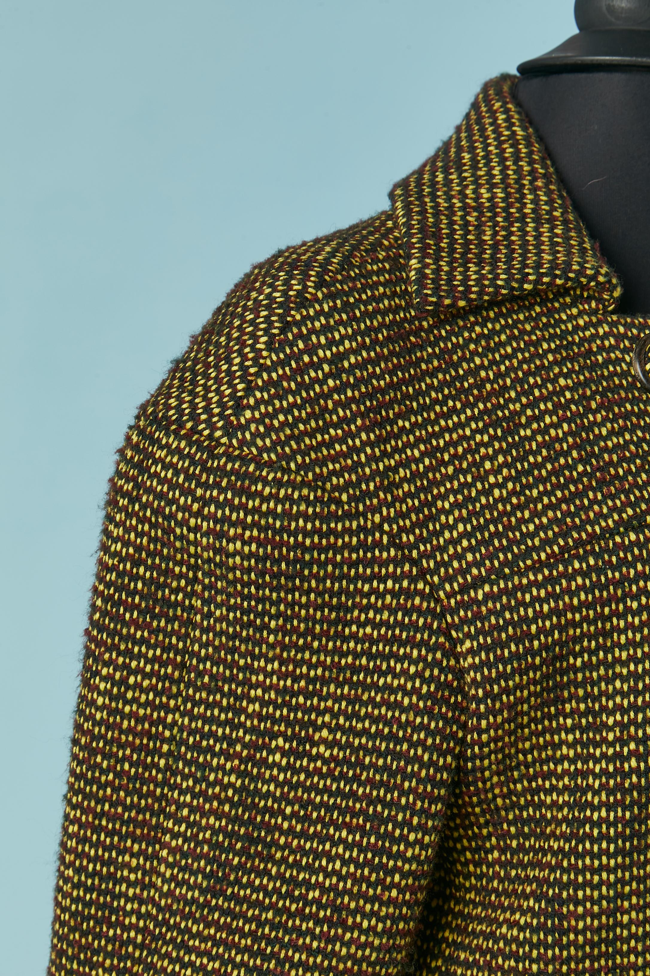 Chaqueta corta cruzada de tweed CHANEL en Excelente Estado en Saint-Ouen-Sur-Seine, FR