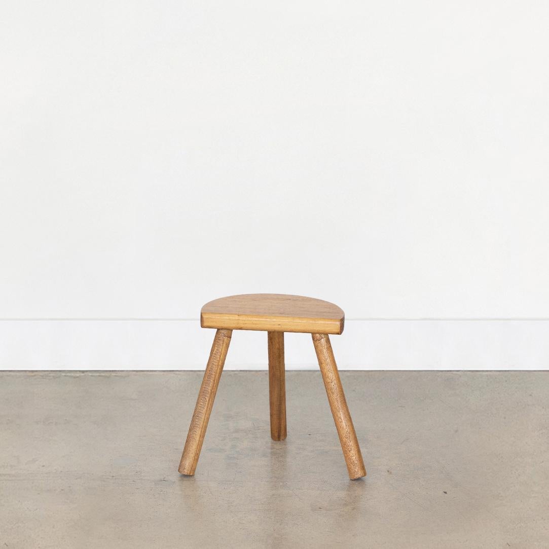 Short French Light Oak Tripod Stool In Good Condition In Los Angeles, CA