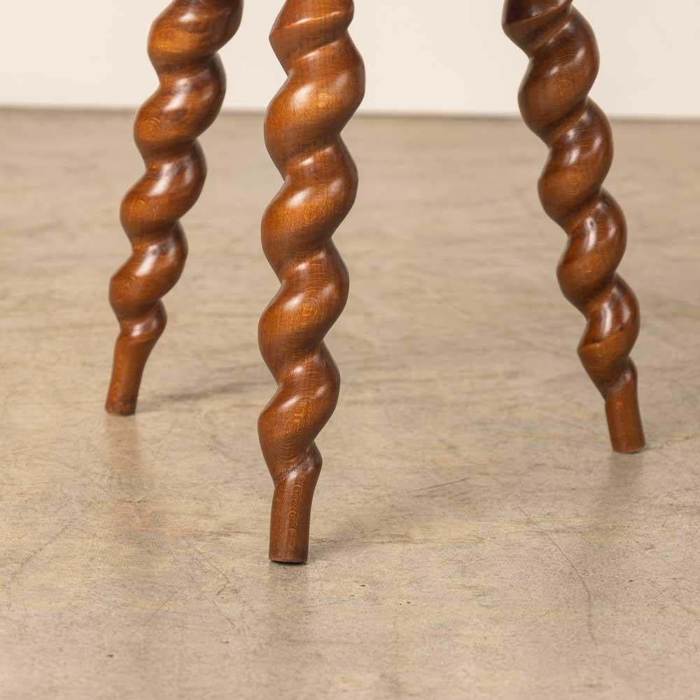 Sgabello francese corto a treppiede in Wood in vendita 4