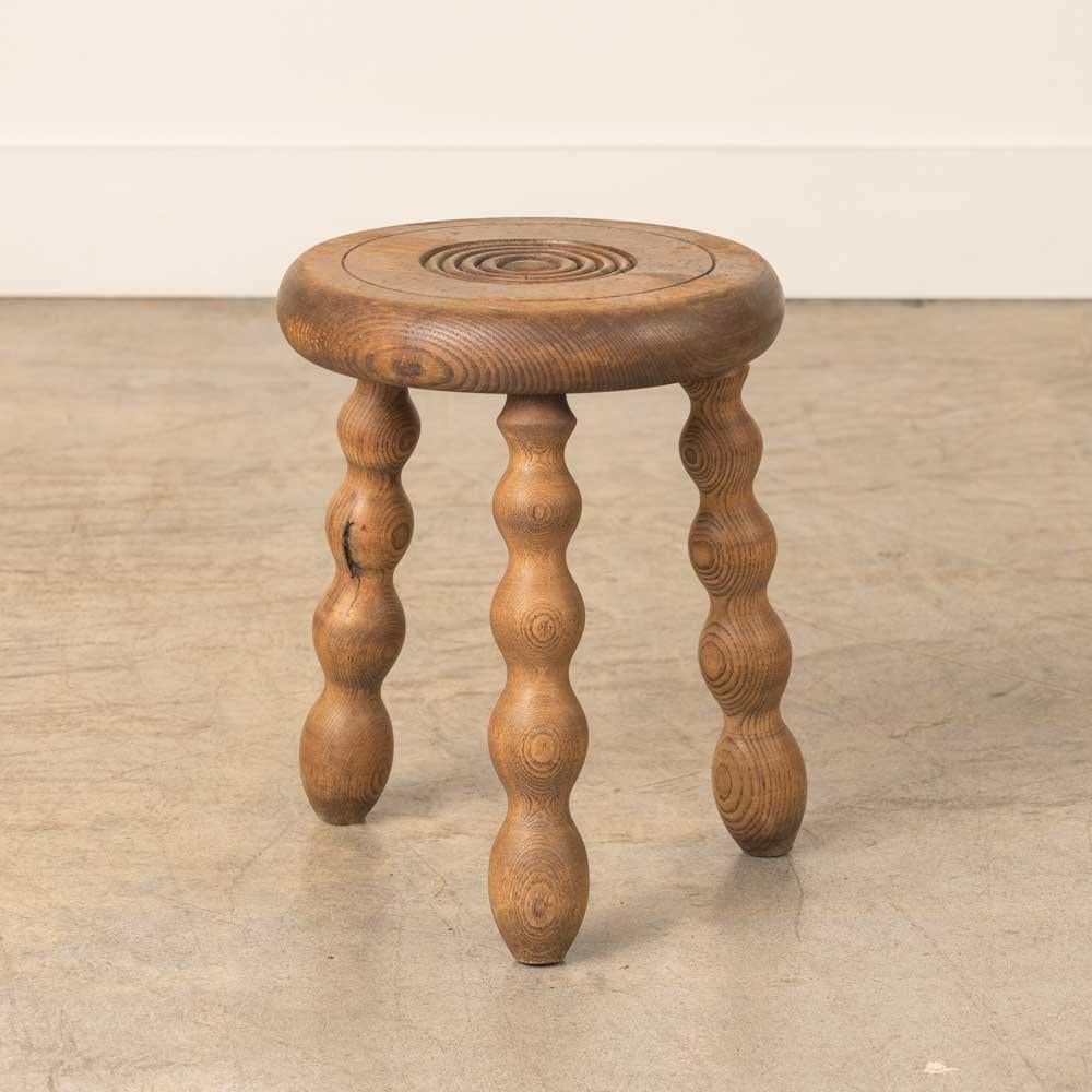 Sgabello francese corto a treppiede in Wood In condizioni buone in vendita a Los Angeles, CA