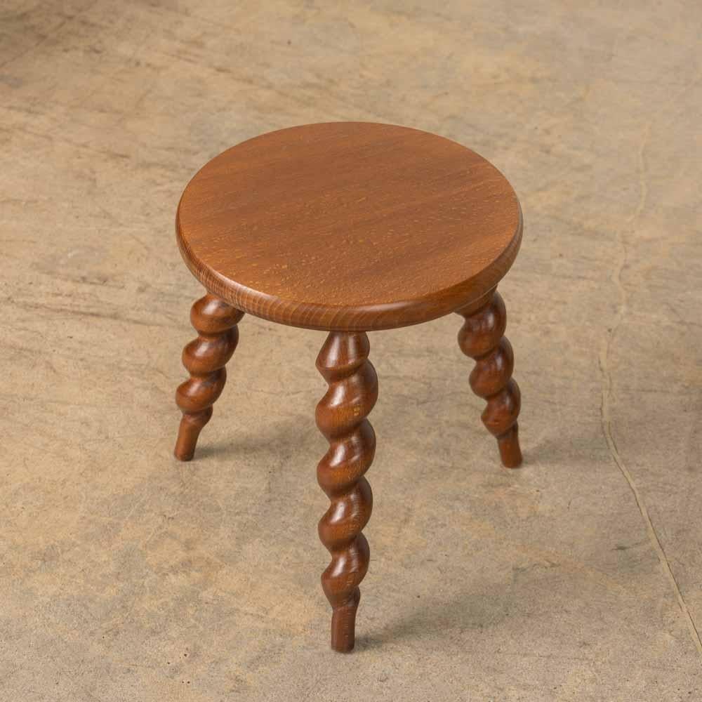 Legno Sgabello francese corto a treppiede in Wood in vendita