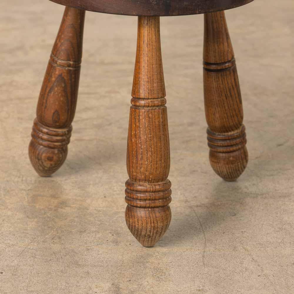 Sgabello francese corto a treppiede in Wood in vendita 3