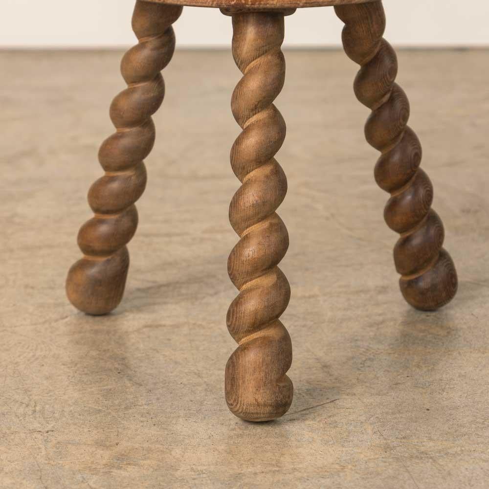 Sgabello francese corto a treppiede in Wood in vendita 3