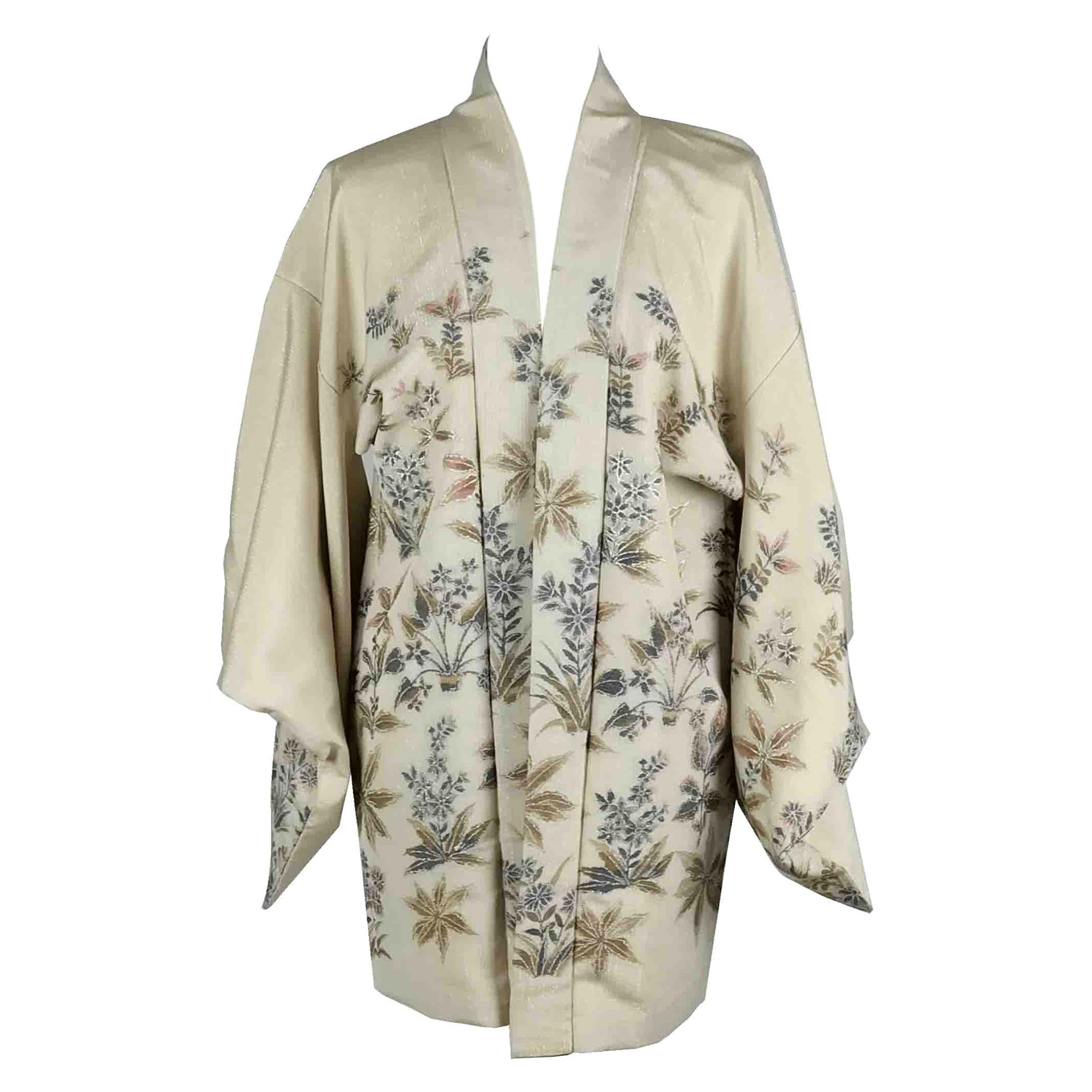 Short kimono woven with beautiful silver and gold threads exploding fireworks