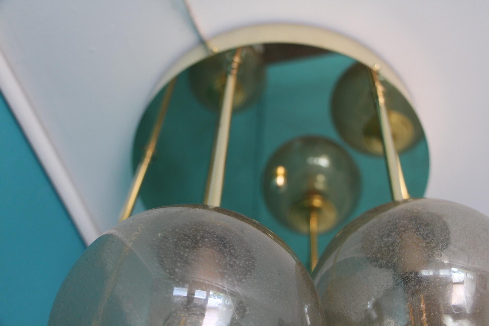 Short Midcentury Chandelier in Brass and Golden Murano Glass Globes, 6-Light In New Condition For Sale In Saint-Ouen, FR