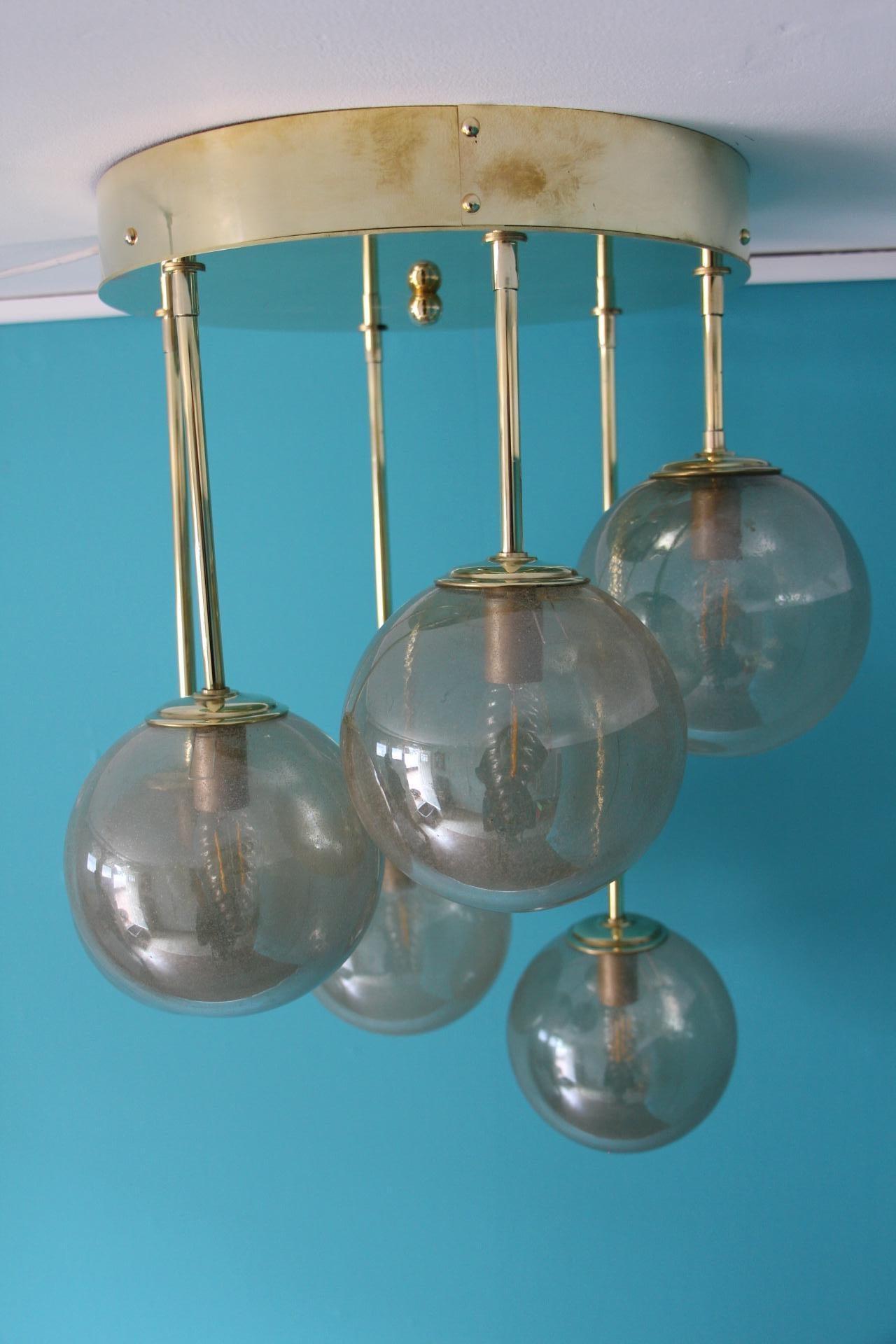 Contemporary Short Midcentury Chandelier in Brass and Golden Murano Glass Globes, 6-Light For Sale