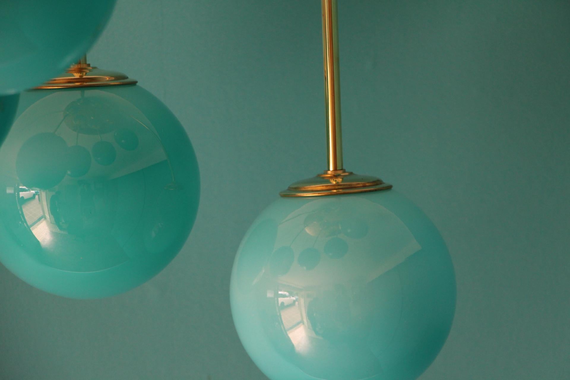 Italian Short Midcentury Chandelier in Brass and Turquoise Blue 6 Murano Glass Globes  For Sale